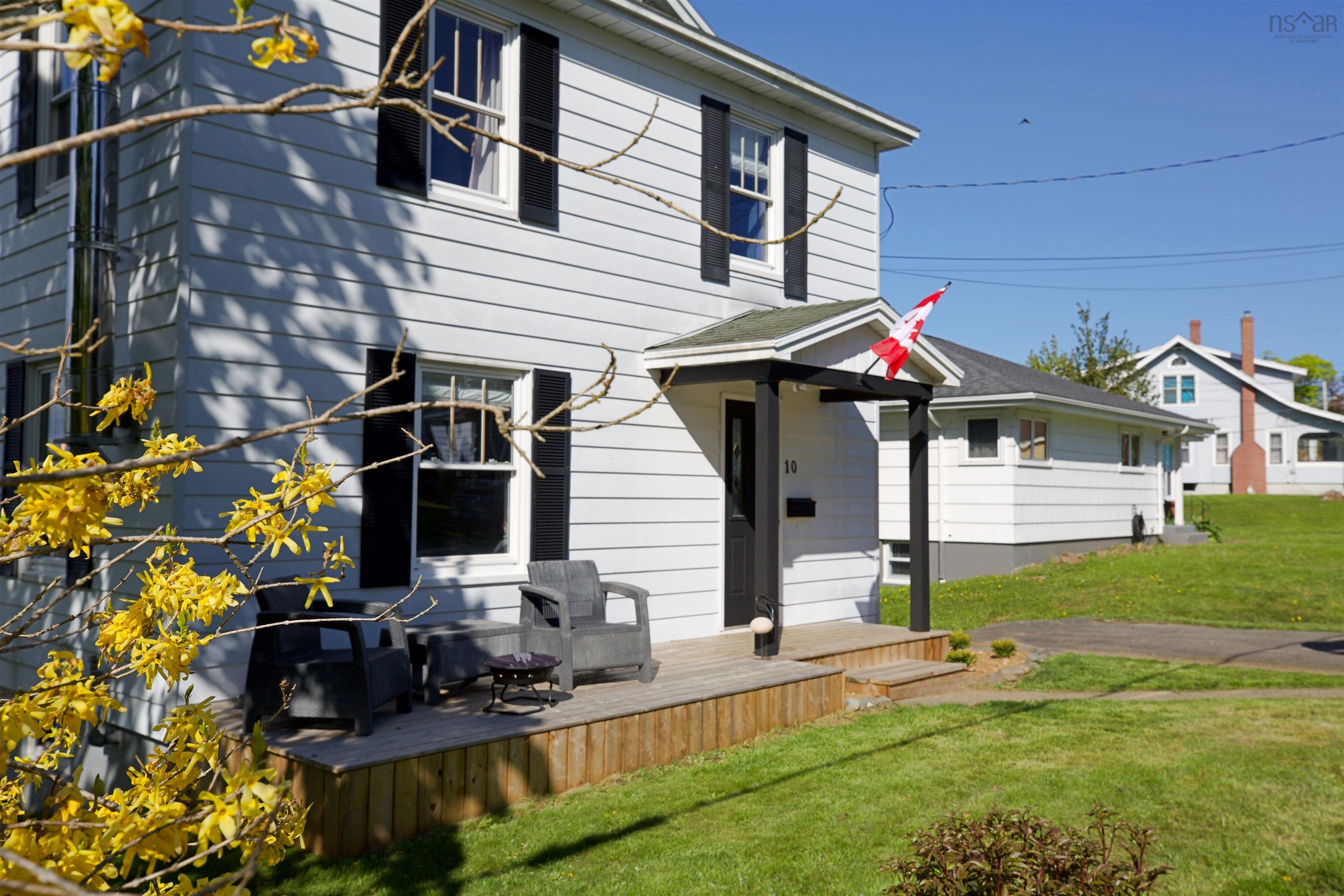 $519,000.00: 10 Kissing Bridge Road, Lunenburg