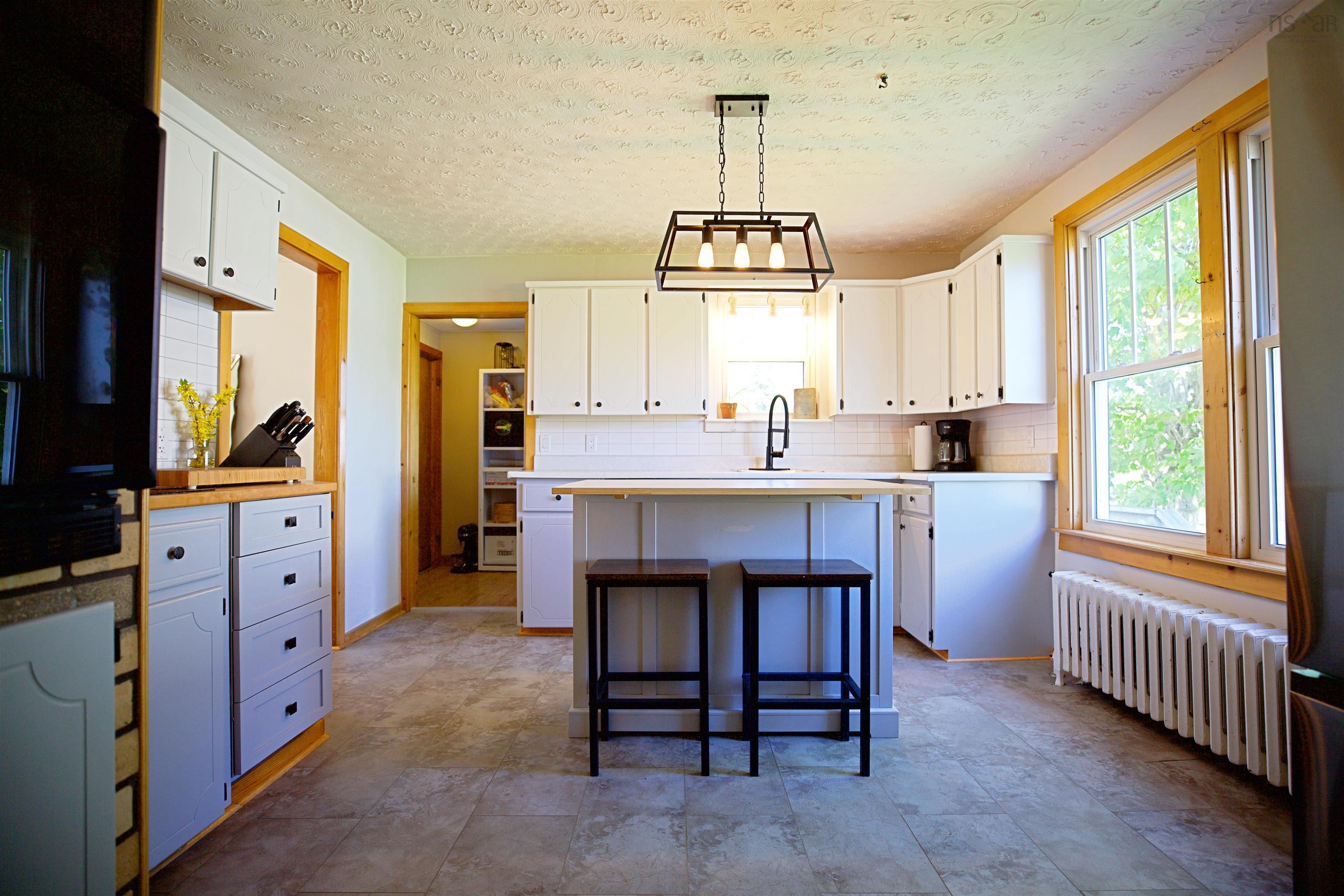 $519,000.00: 10 Kissing Bridge Road, Lunenburg