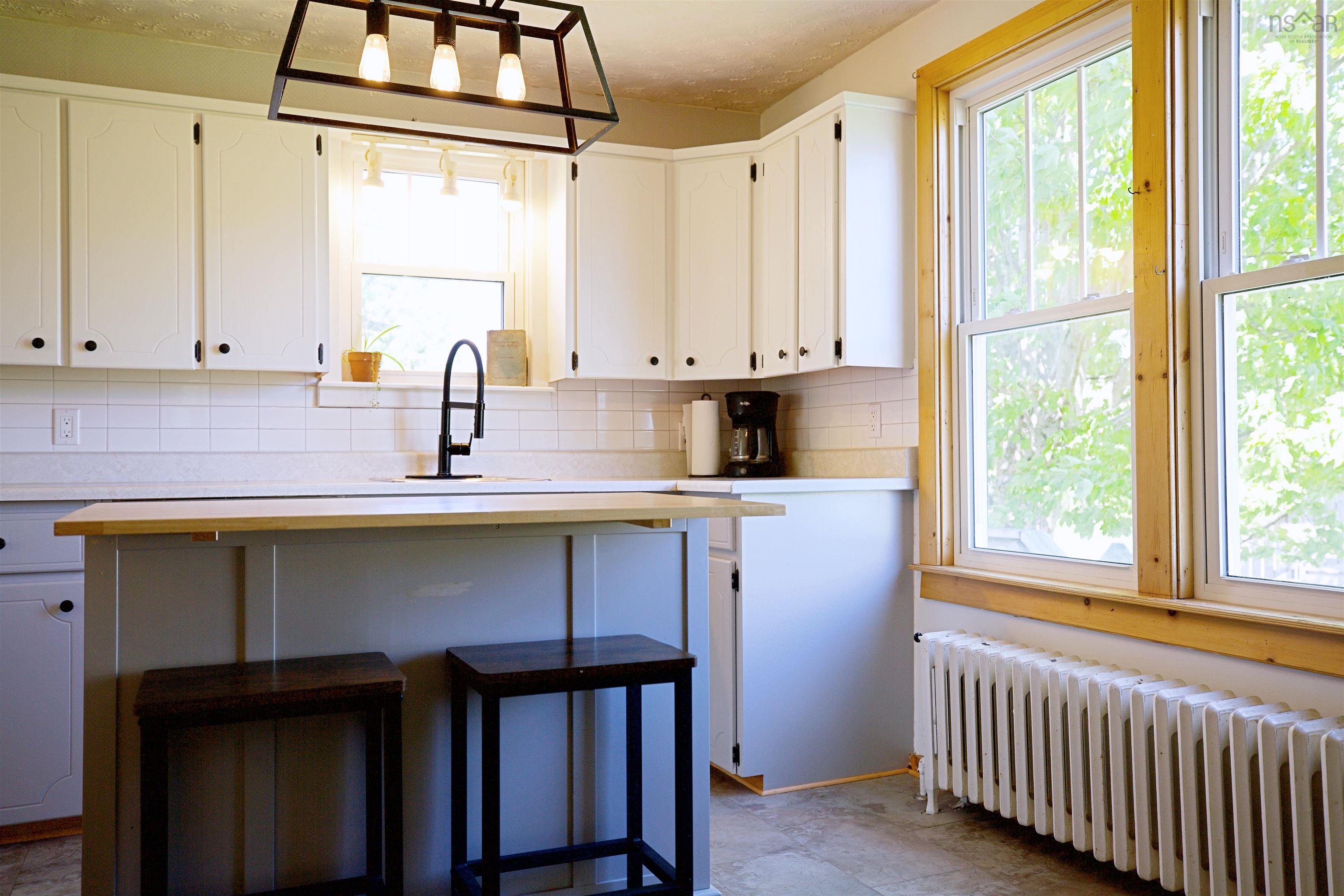 $519,000.00: 10 Kissing Bridge Road, Lunenburg