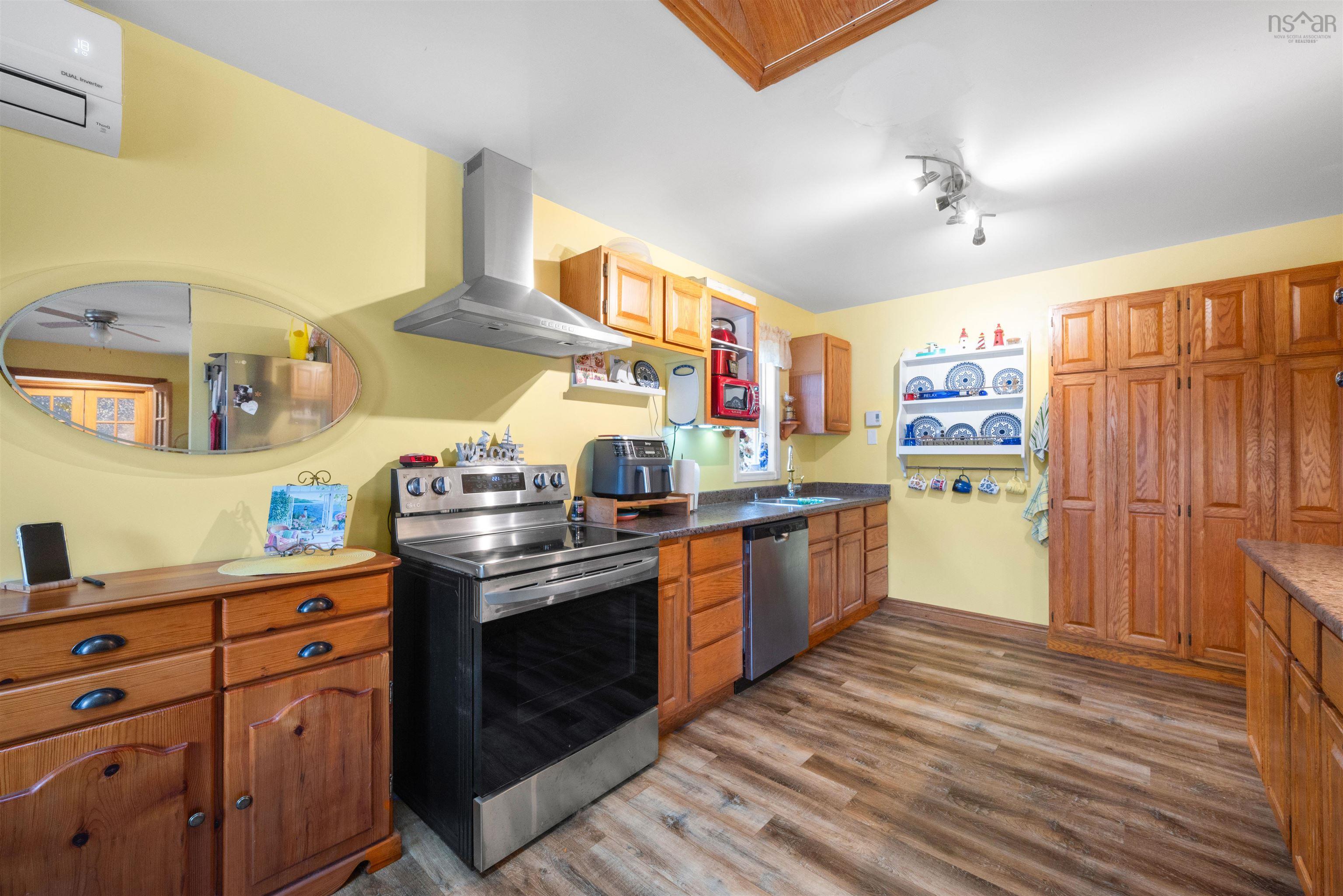 $675,000.00: 135 Third Avenue, Lakeview