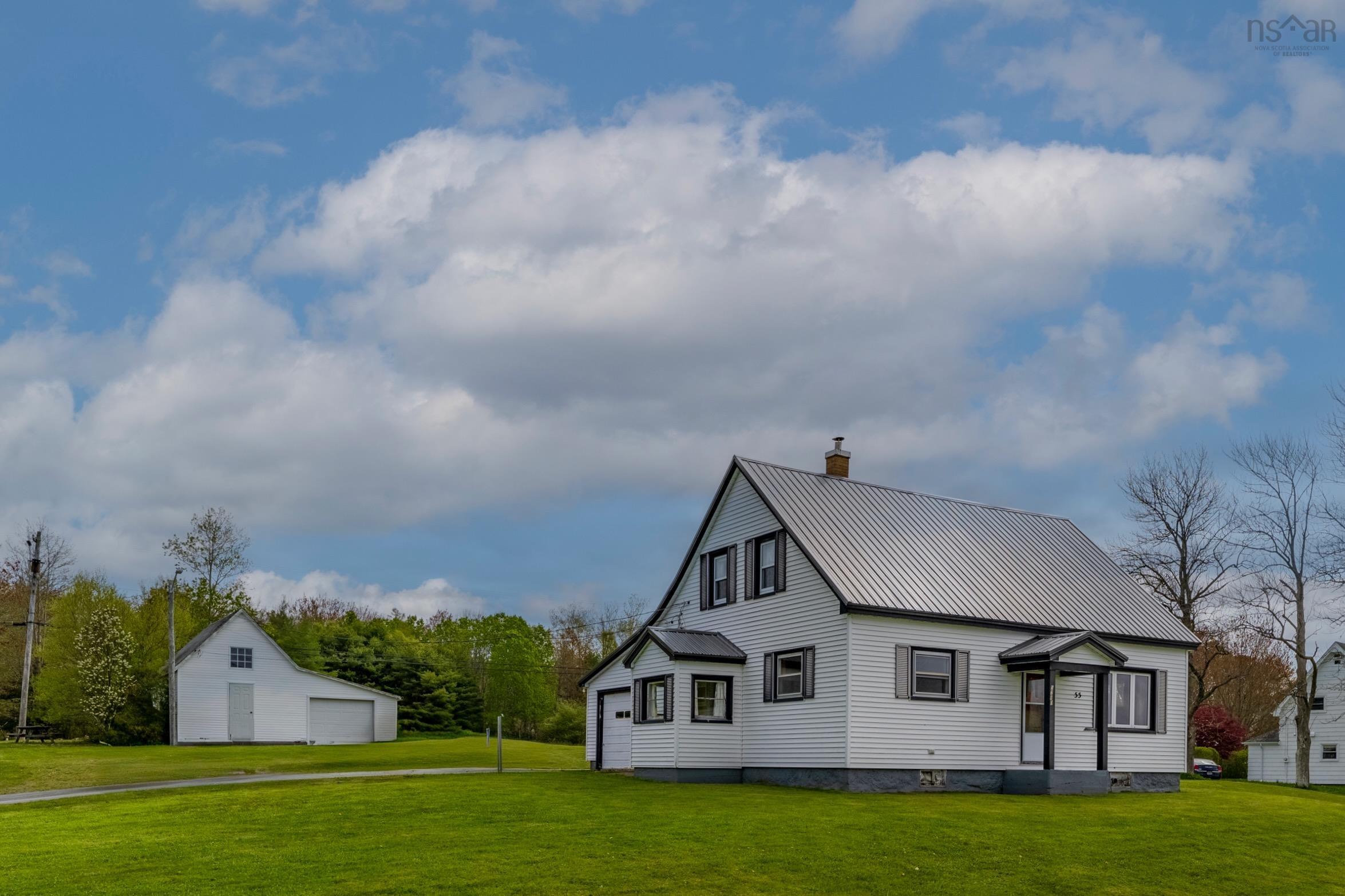$490,000.00: 5260 332 Highway, Middle Lahave