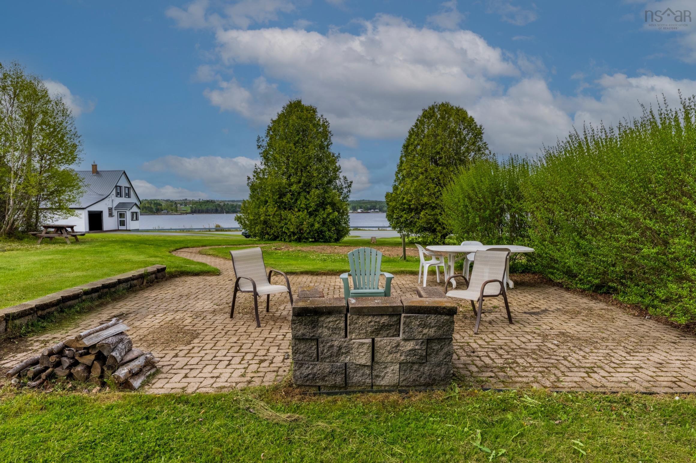 $490,000.00: 5260 332 Highway, Middle Lahave