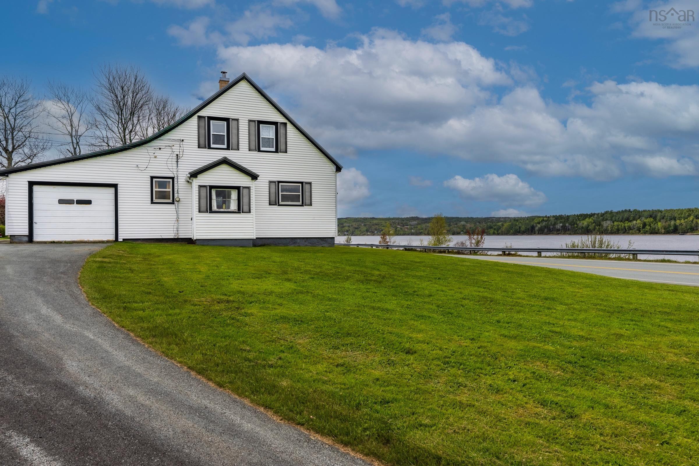 $490,000.00: 5260 332 Highway, Middle Lahave