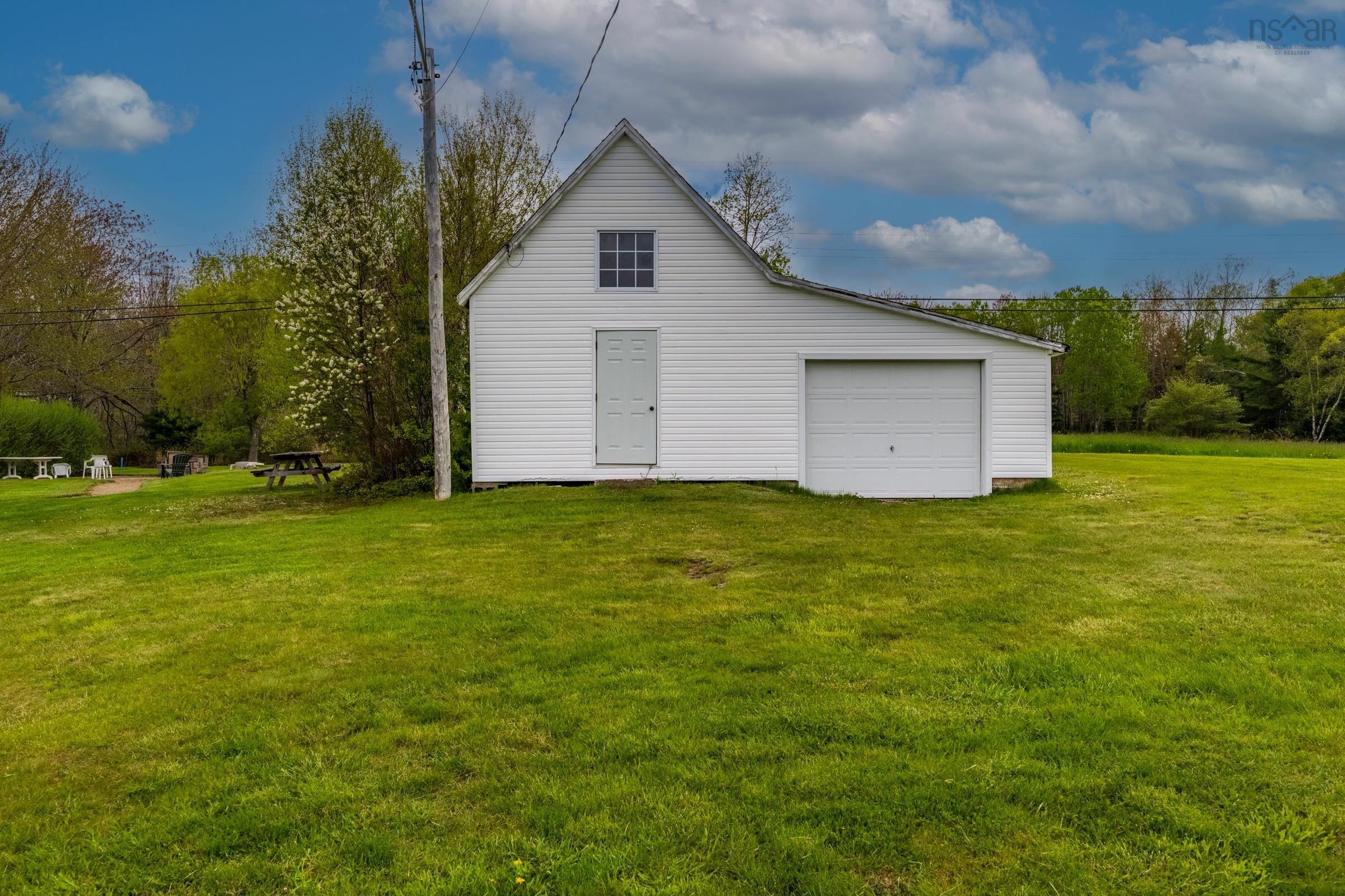 $490,000.00: 5260 332 Highway, Middle Lahave