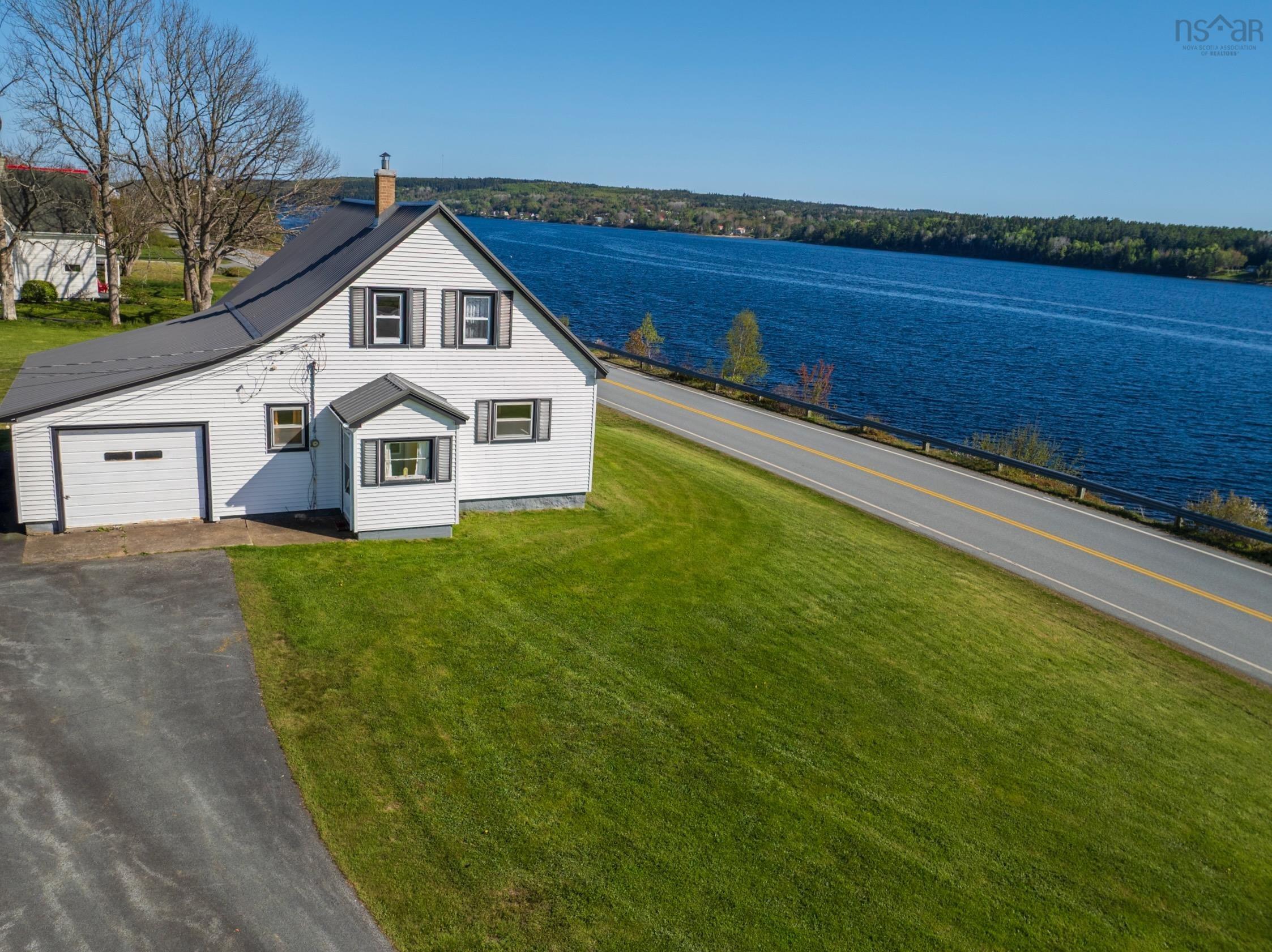 $490,000.00: 5260 332 Highway, Middle Lahave