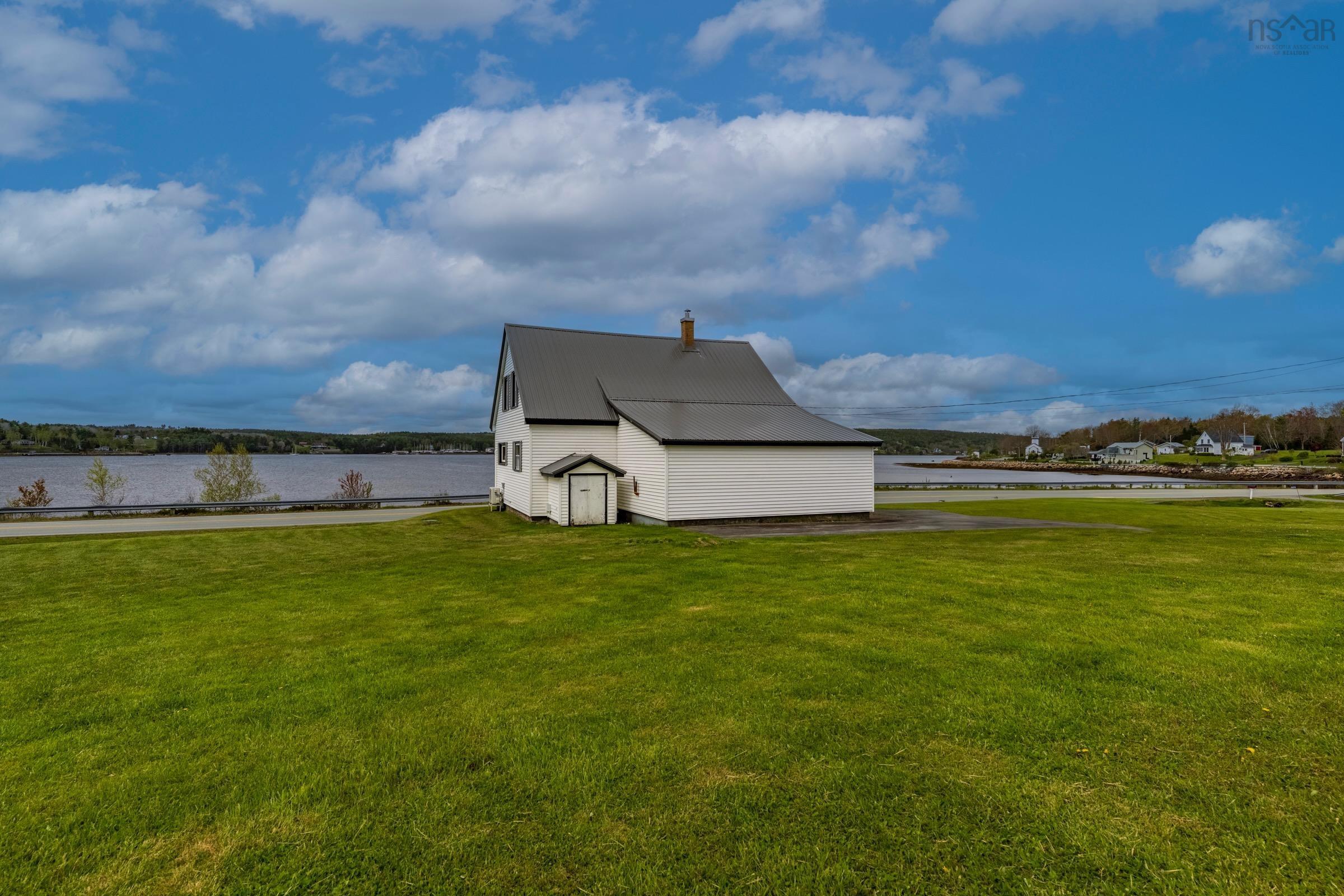 $490,000.00: 5260 332 Highway, Middle Lahave