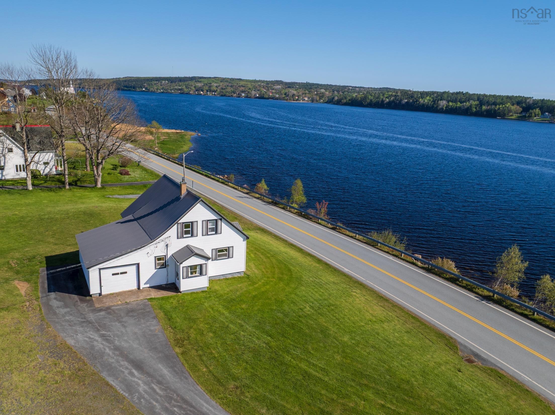 $490,000.00: 5260 332 Highway, Middle Lahave