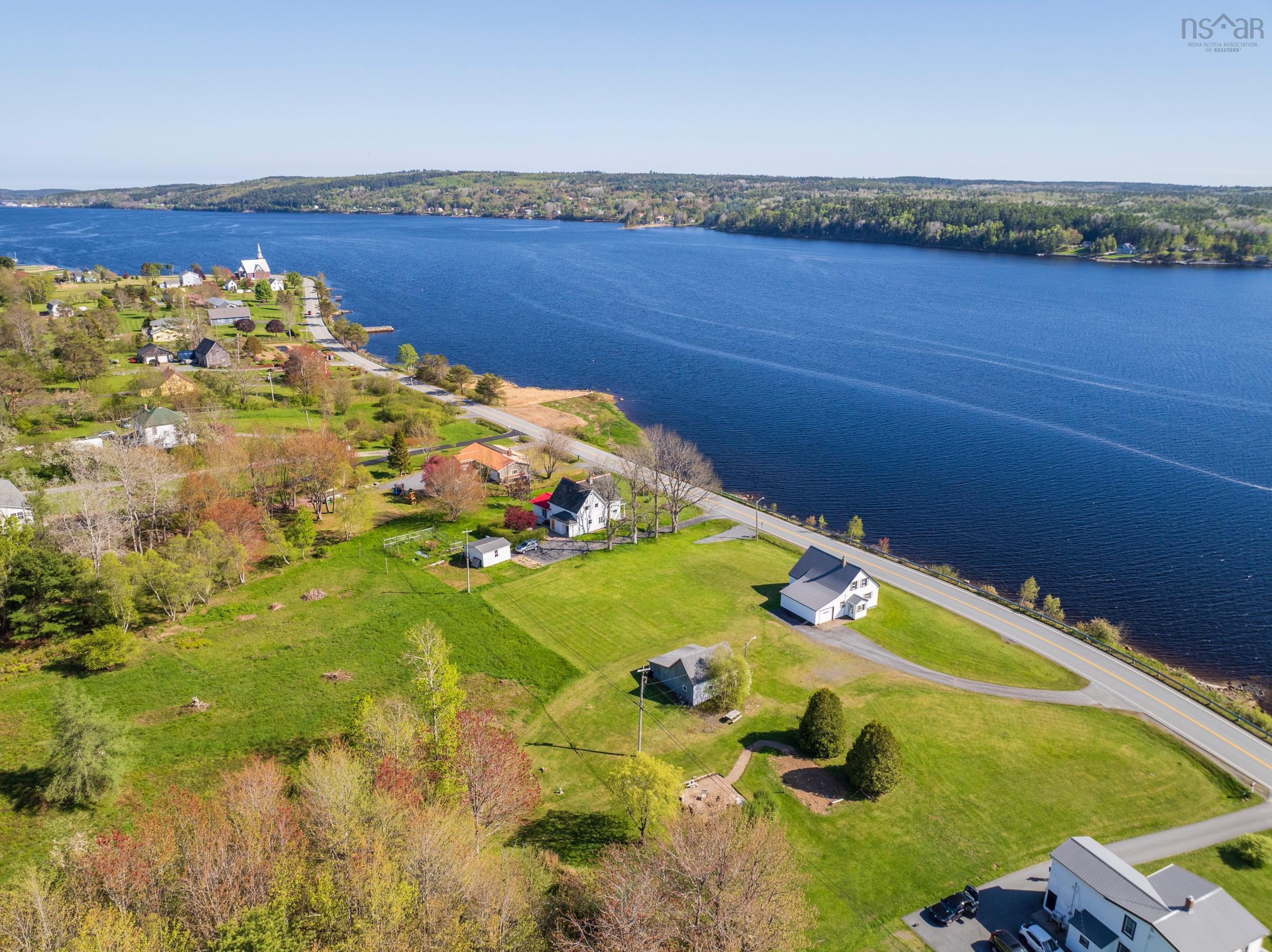 $490,000.00: 5260 332 Highway, Middle Lahave