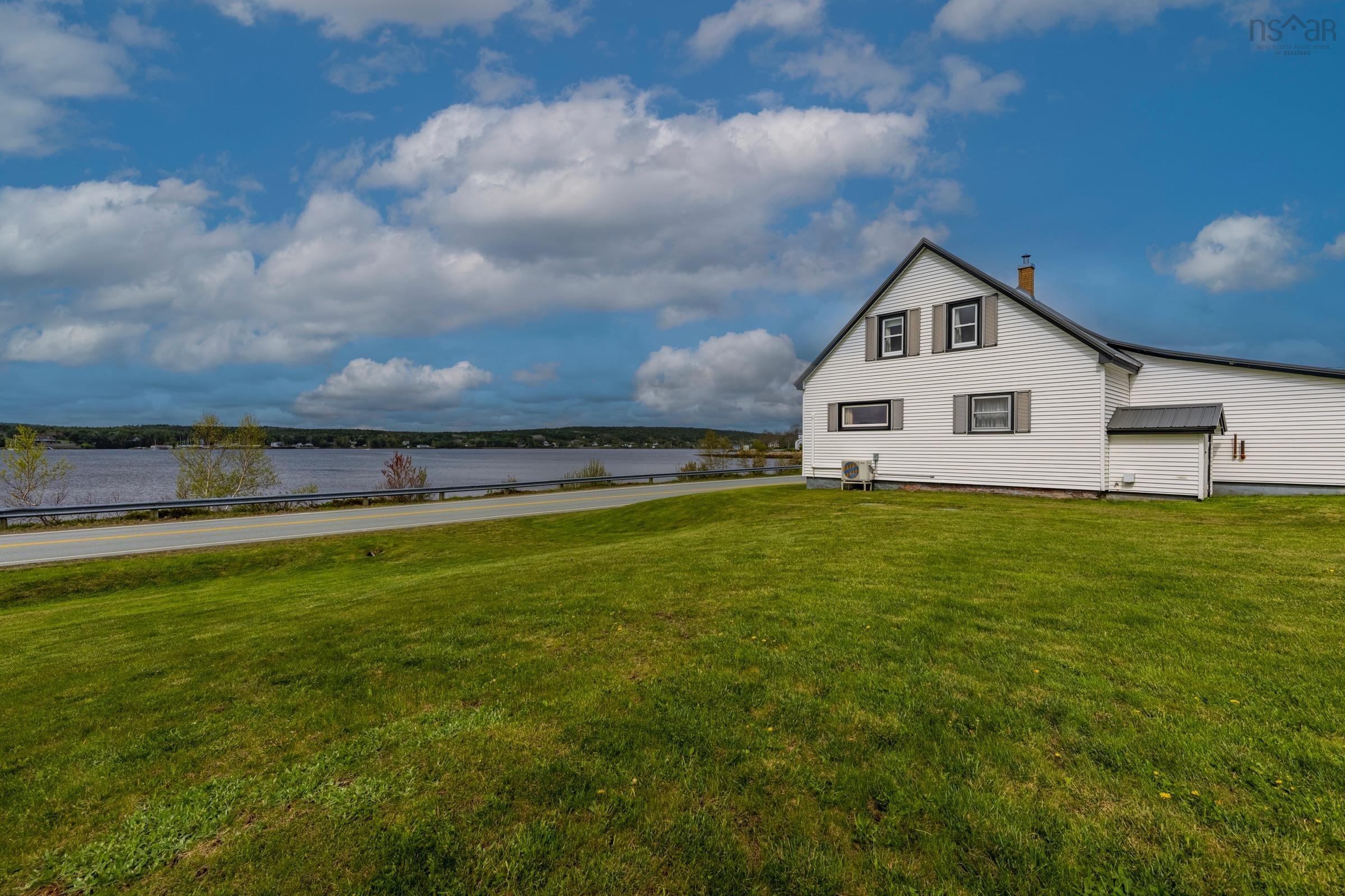 $490,000.00: 5260 332 Highway, Middle Lahave