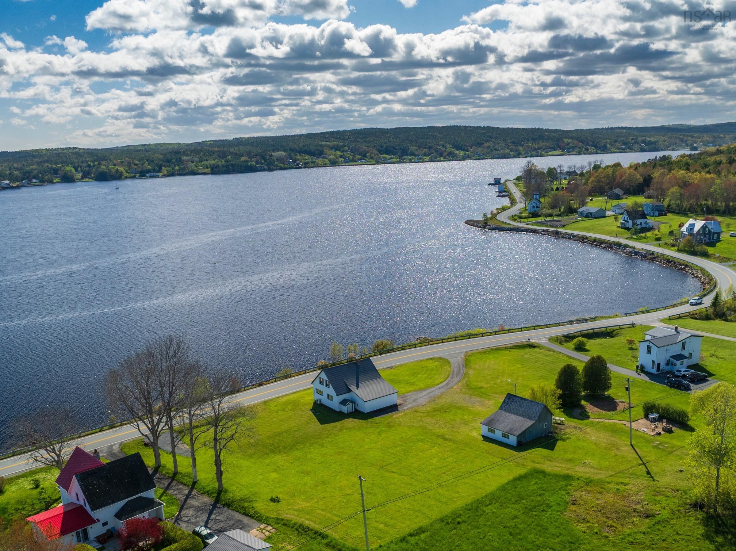 $490,000.00: 5260 332 Highway, Middle Lahave