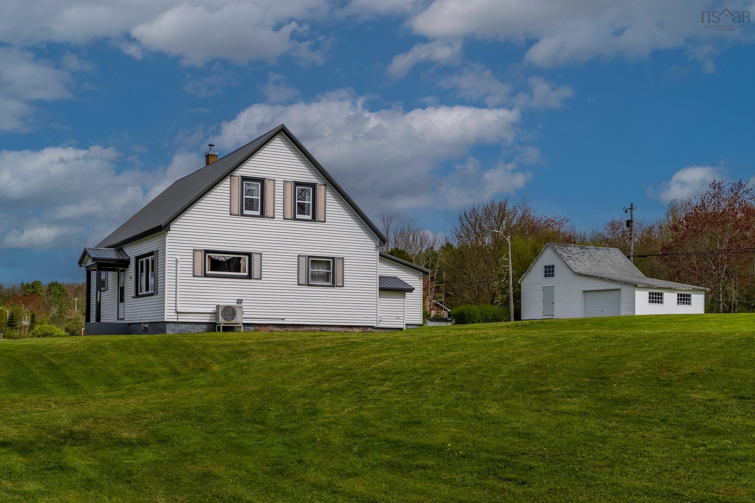 $490,000.00: 5260 332 Highway, Middle Lahave