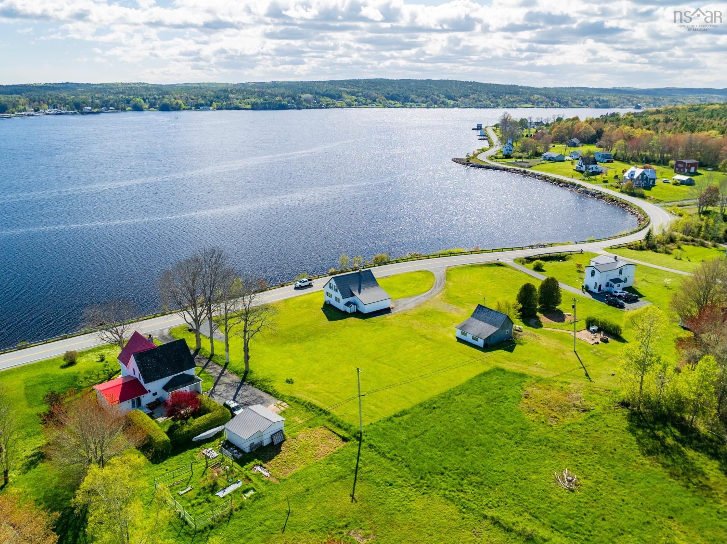 $490,000.00: 5260 332 Highway, Middle Lahave