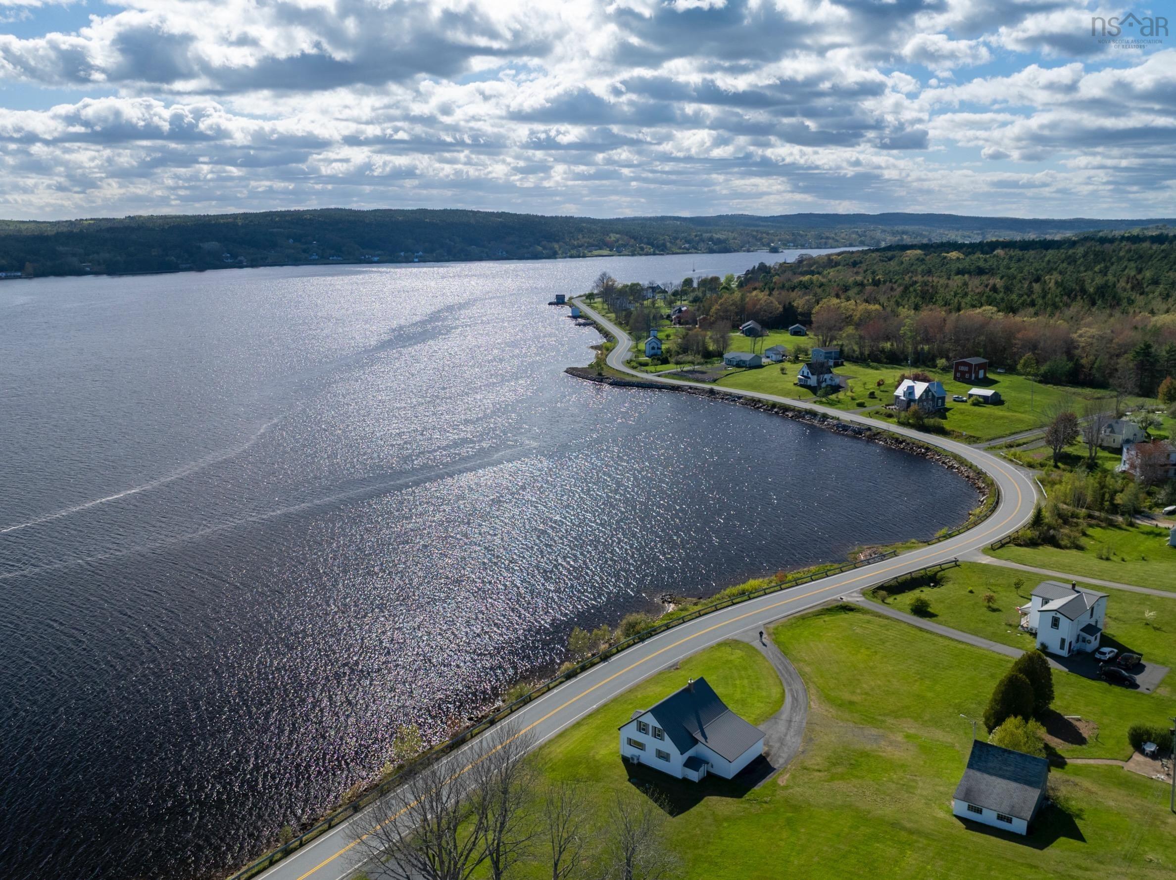 $490,000.00: 5260 332 Highway, Middle Lahave