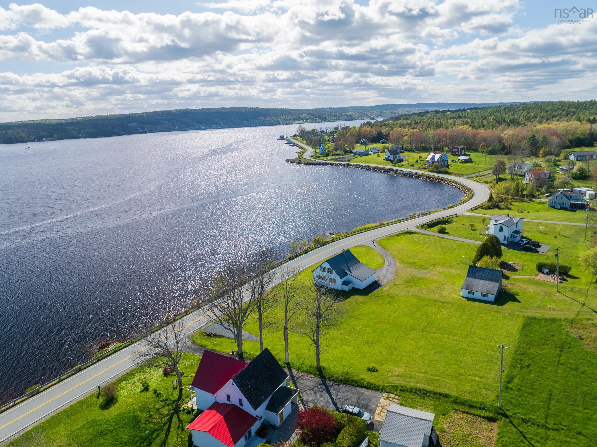 $490,000.00: 5260 332 Highway, Middle Lahave