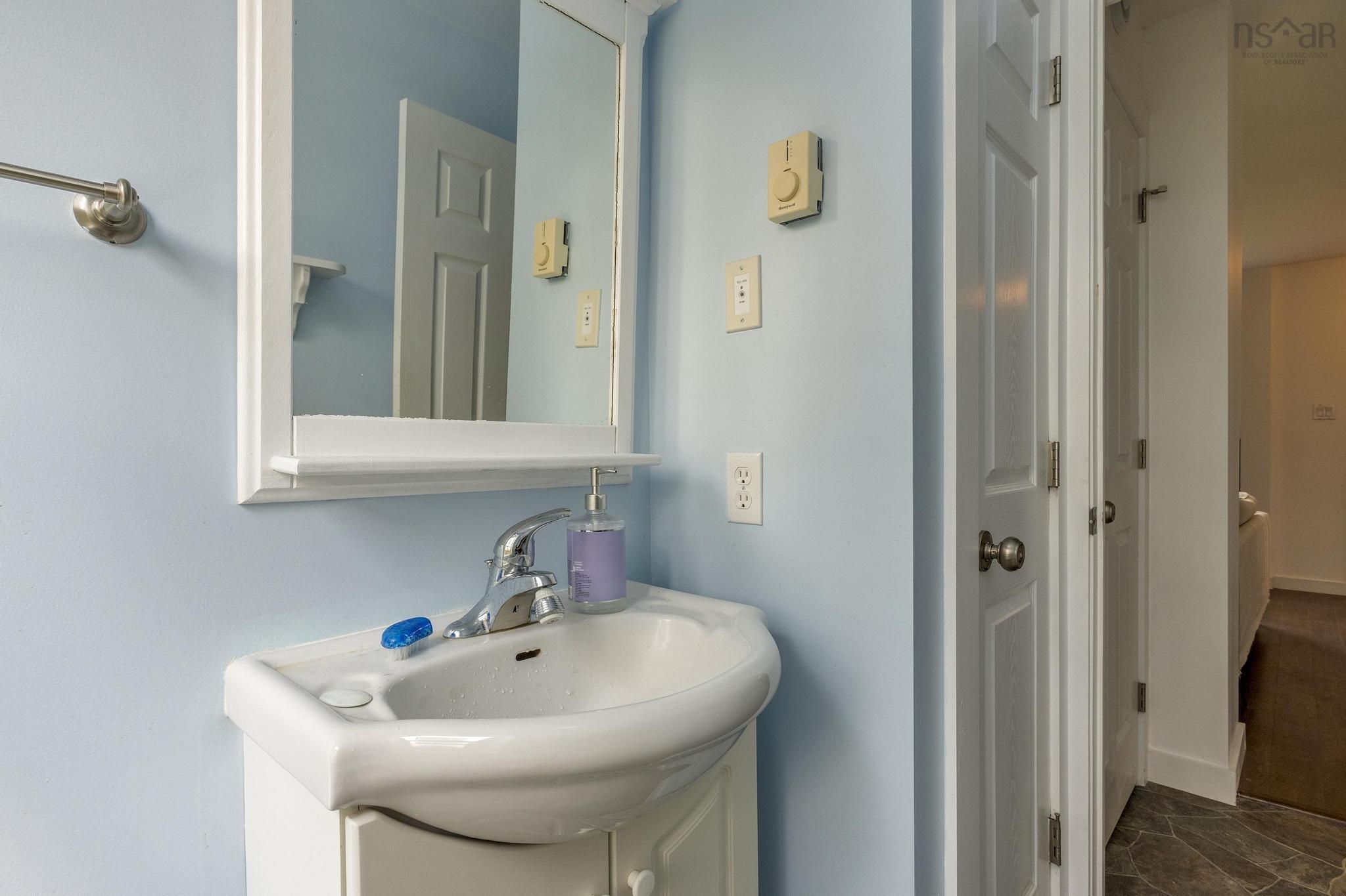 $625,000.00: 3404 Brow of Mountain Road, West Black Rock