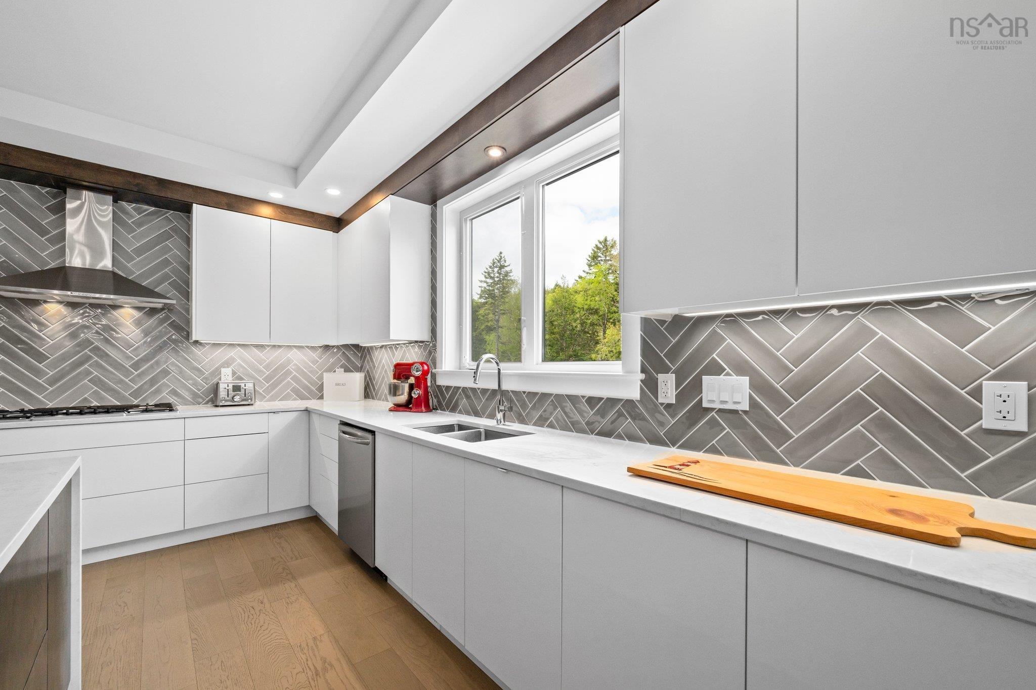 $1,780,000.00: 33 Cairnstone Lane, Bedford