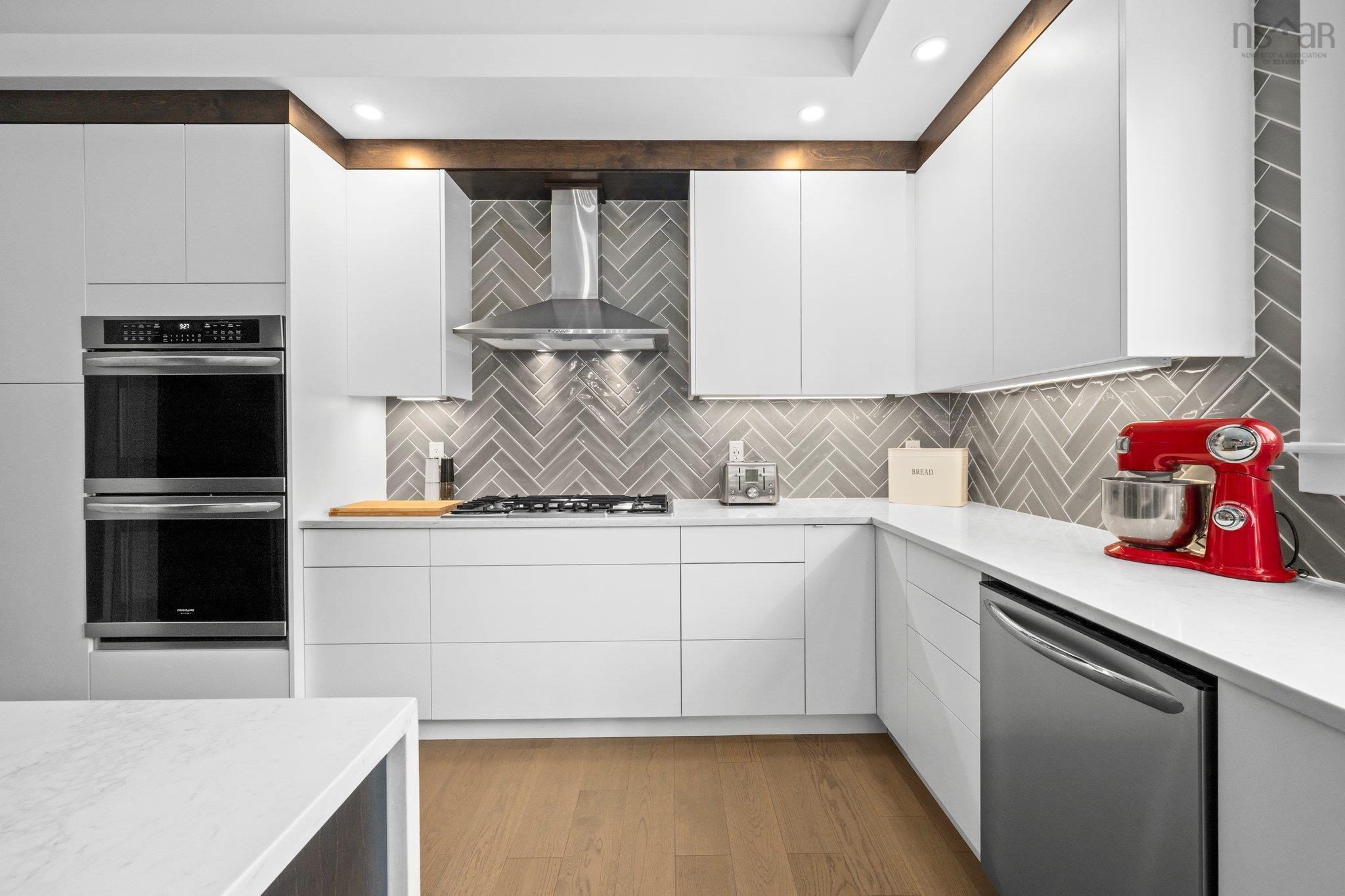 $1,780,000.00: 33 Cairnstone Lane, Bedford