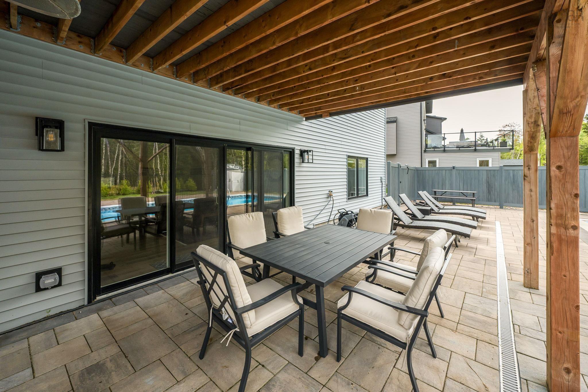 $1,780,000.00: 33 Cairnstone Lane, Bedford