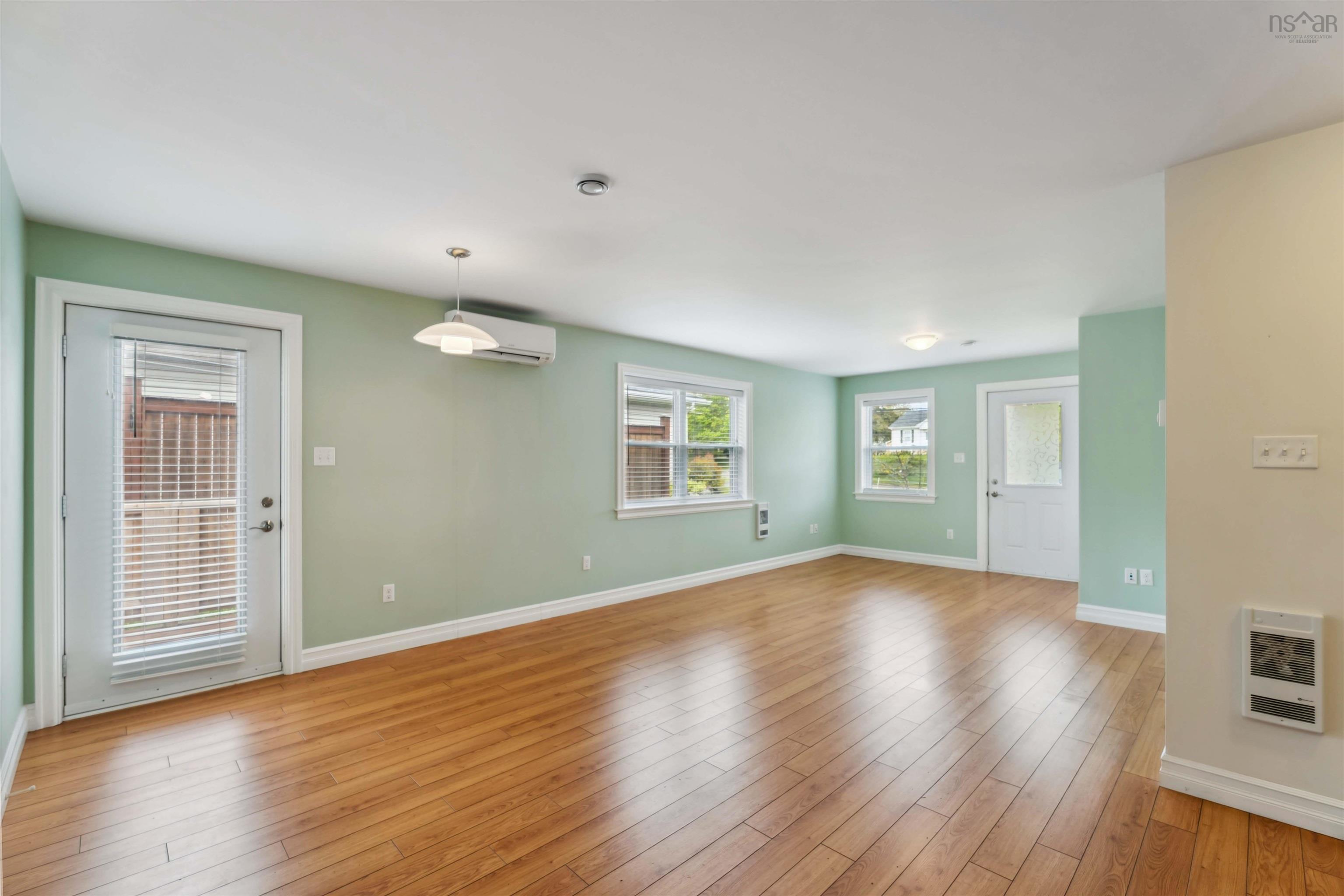 $348,888.00: 9654 Commercial Street, New Minas