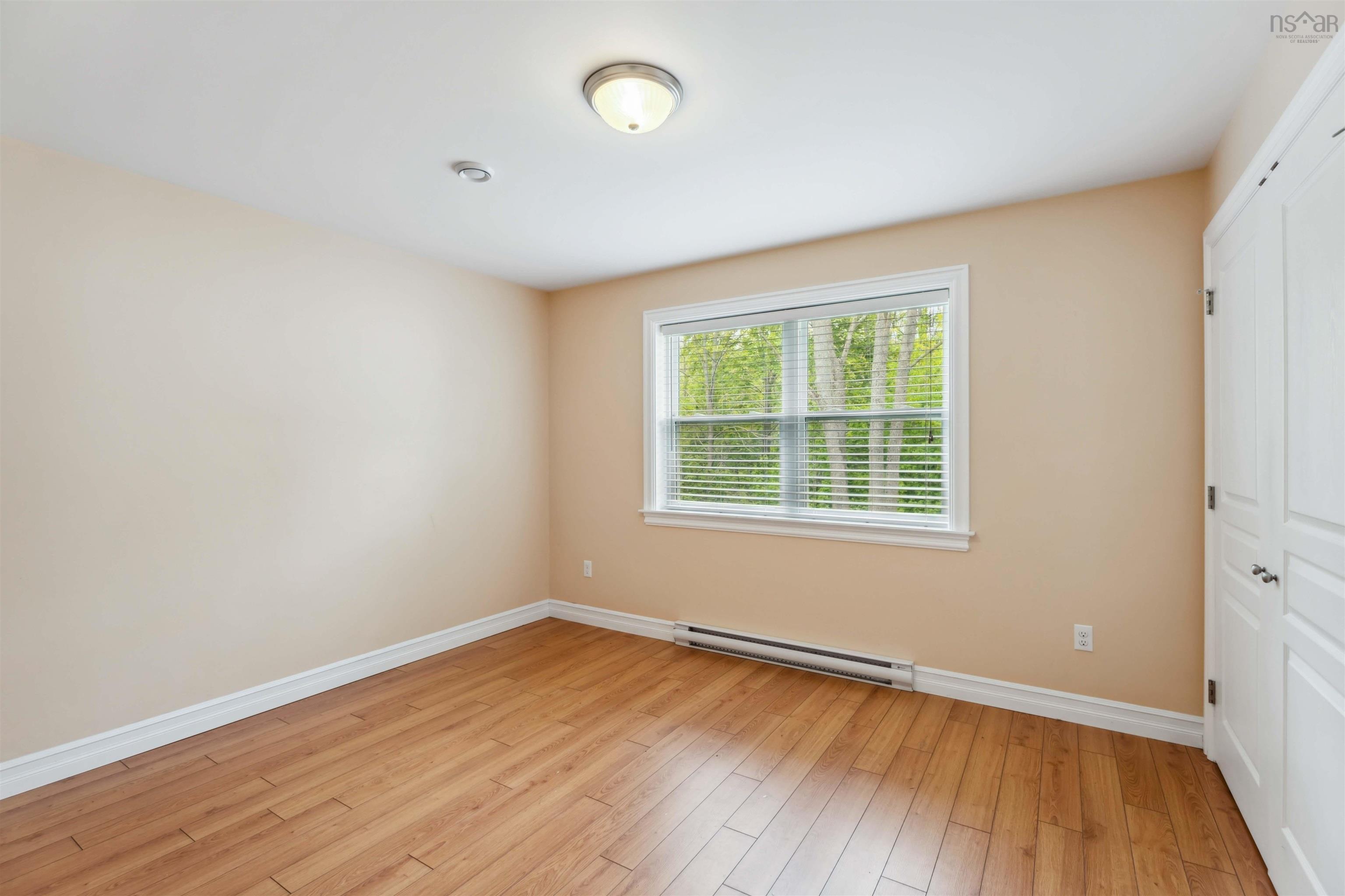 $348,888.00: 9654 Commercial Street, New Minas