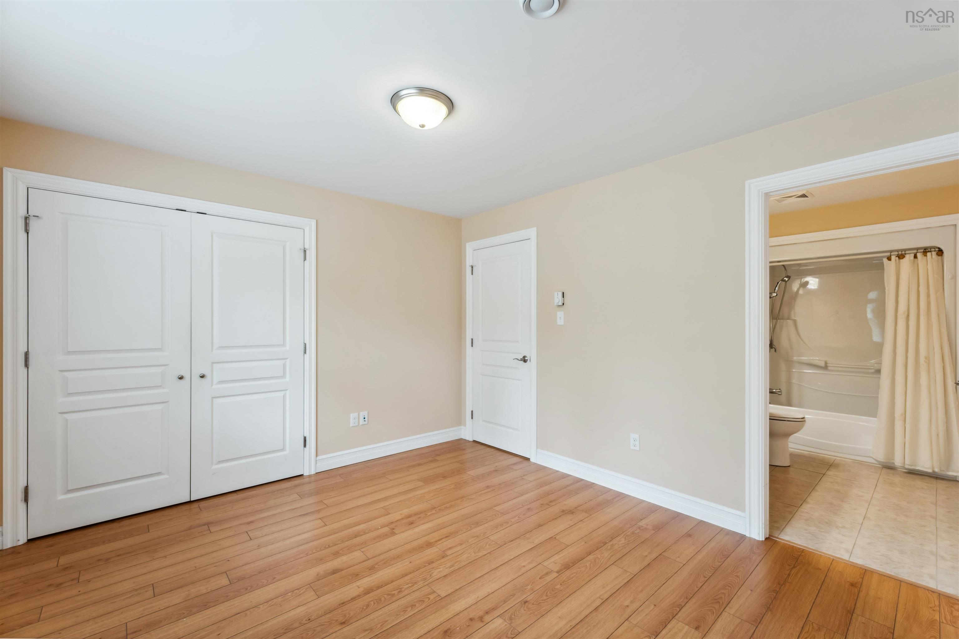 $348,888.00: 9654 Commercial Street, New Minas