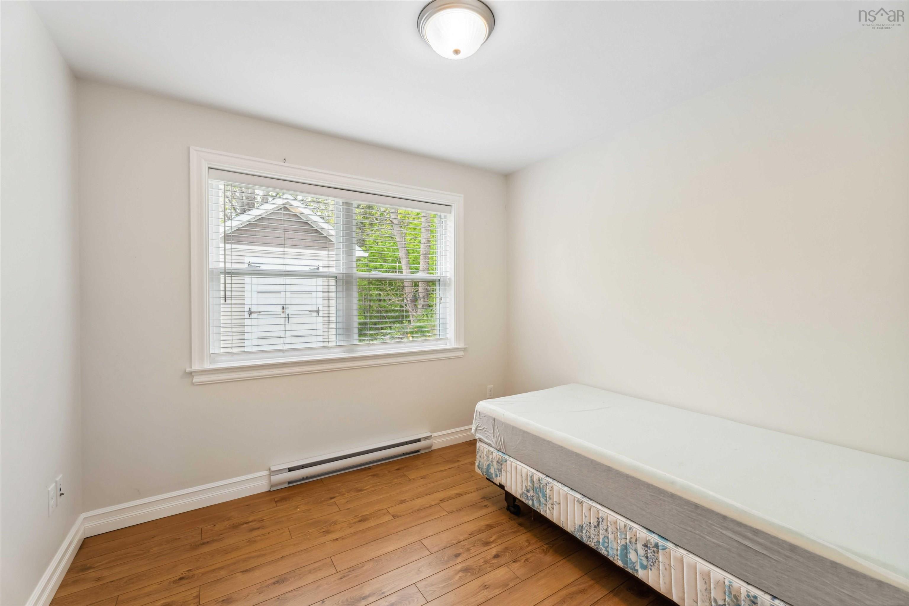 $348,888.00: 9654 Commercial Street, New Minas