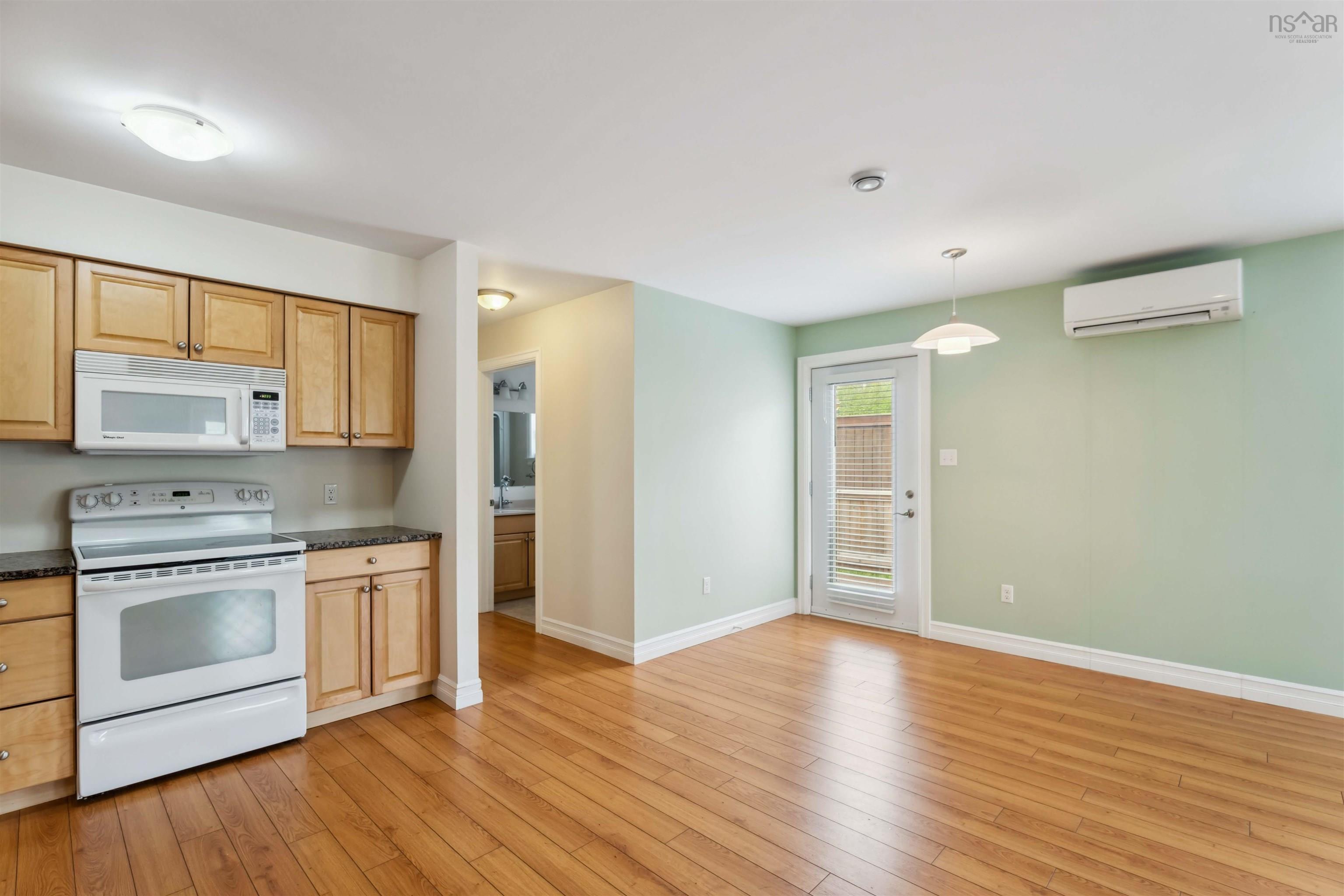 $348,888.00: 9654 Commercial Street, New Minas