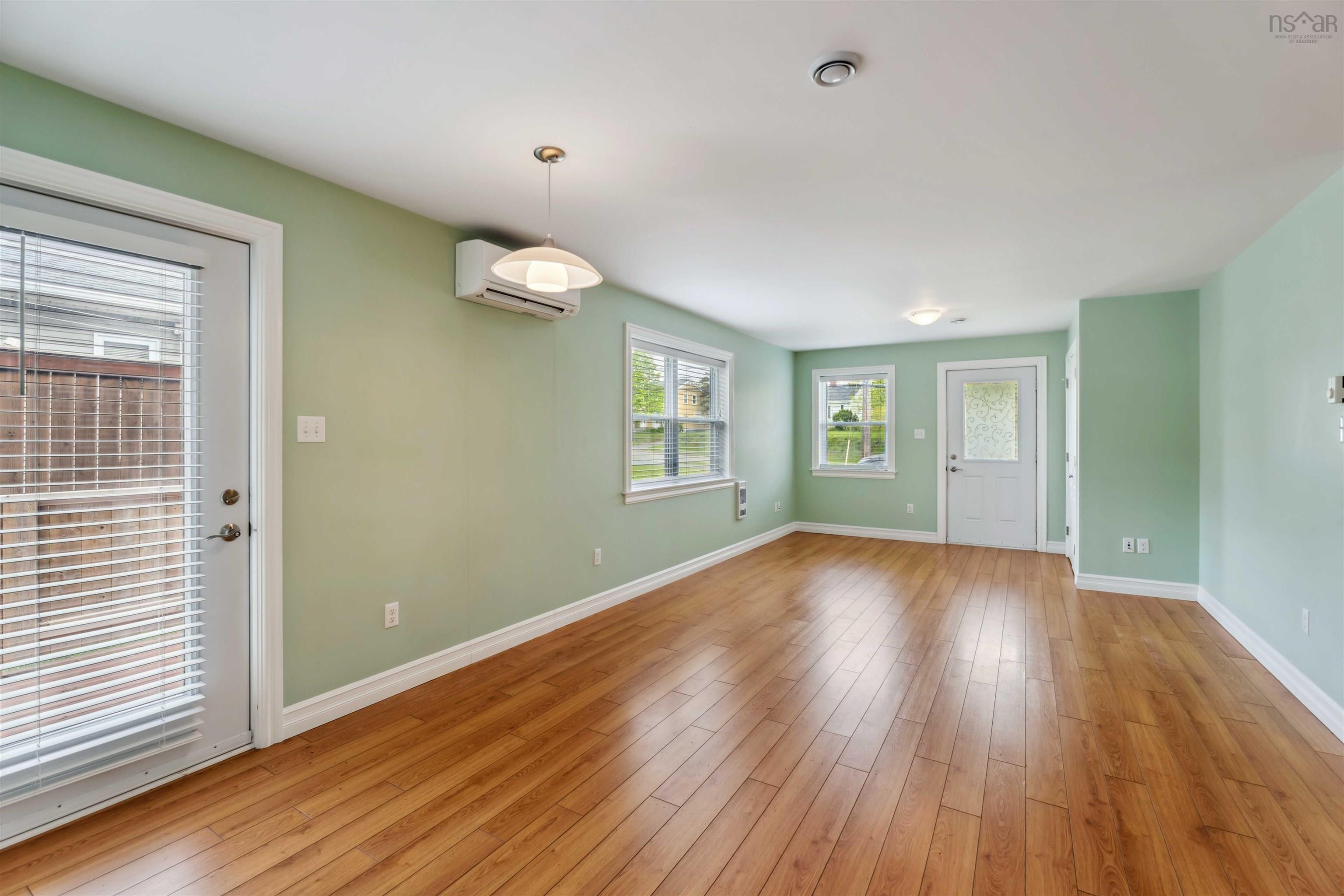 $348,888.00: 9654 Commercial Street, New Minas