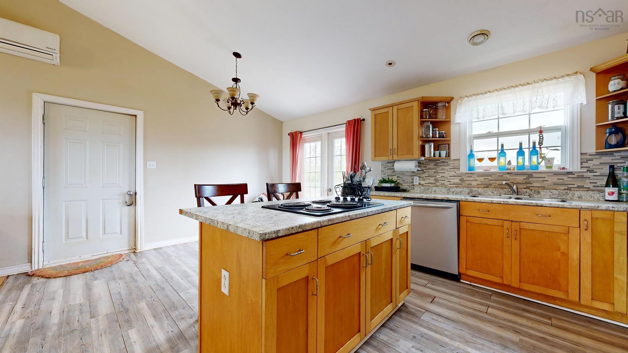 $1,080,000.00: 89 Basinview Road, Lockhartville