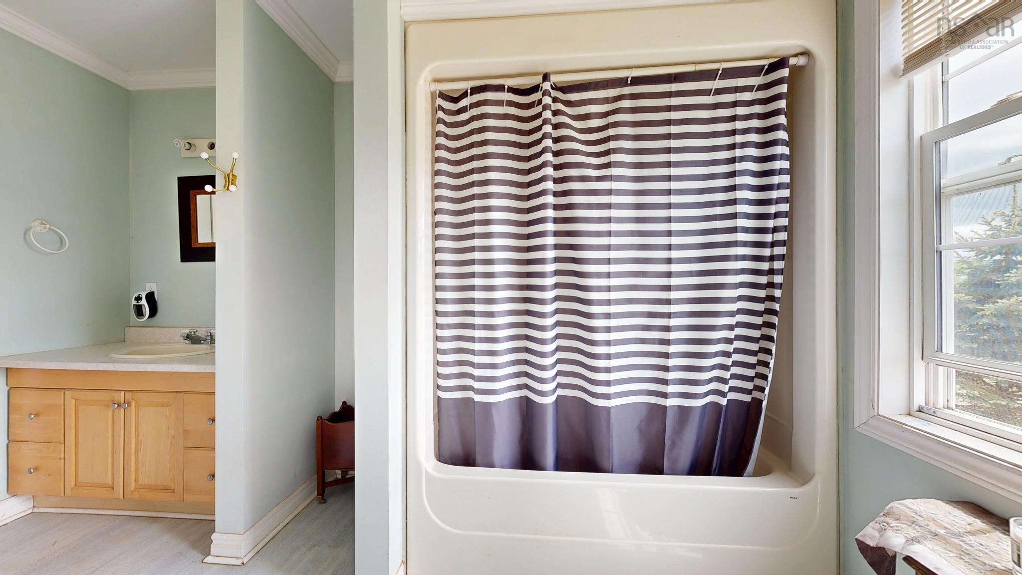 $1,080,000.00: 89 Basinview Road, Lockhartville