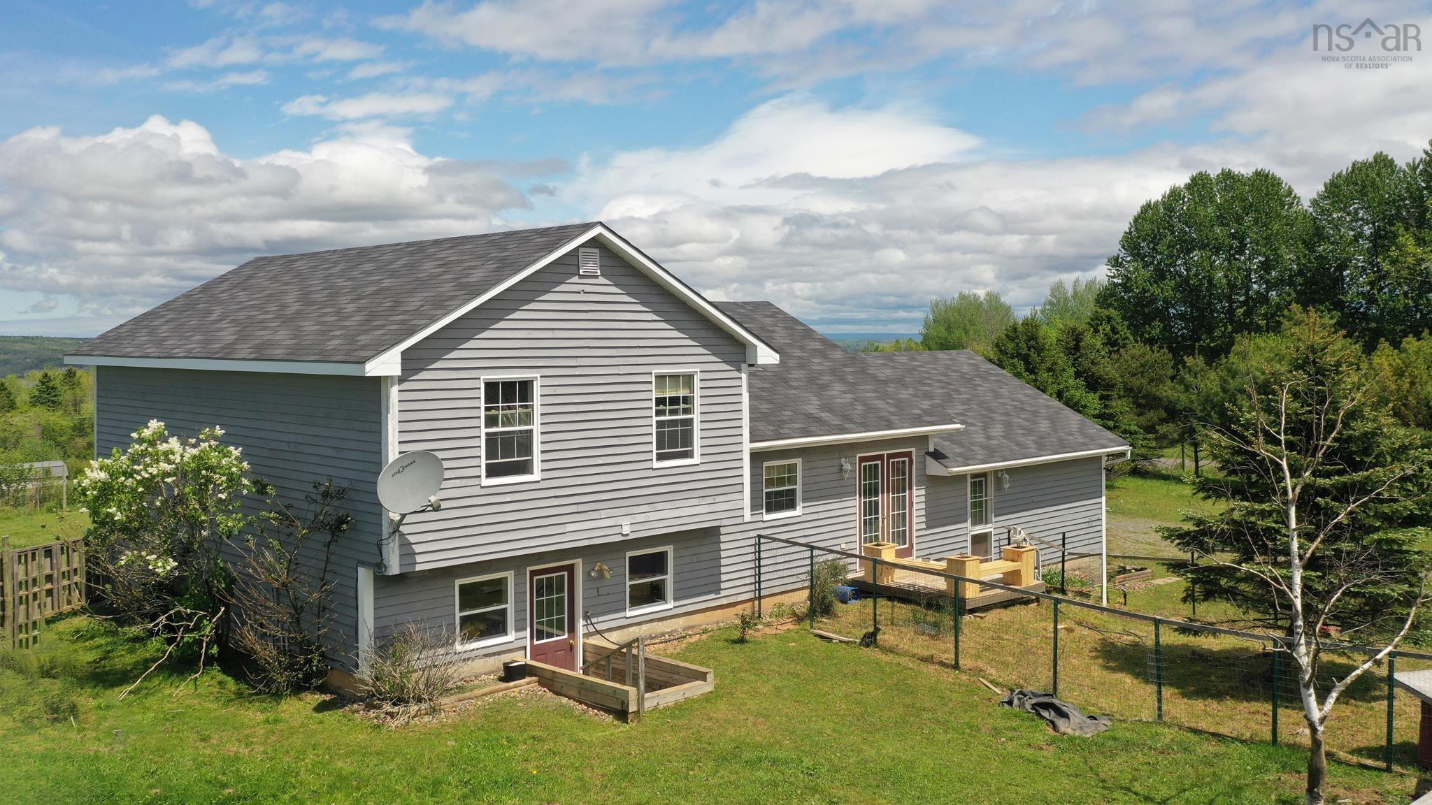 $1,080,000.00: 89 Basinview Road, Lockhartville