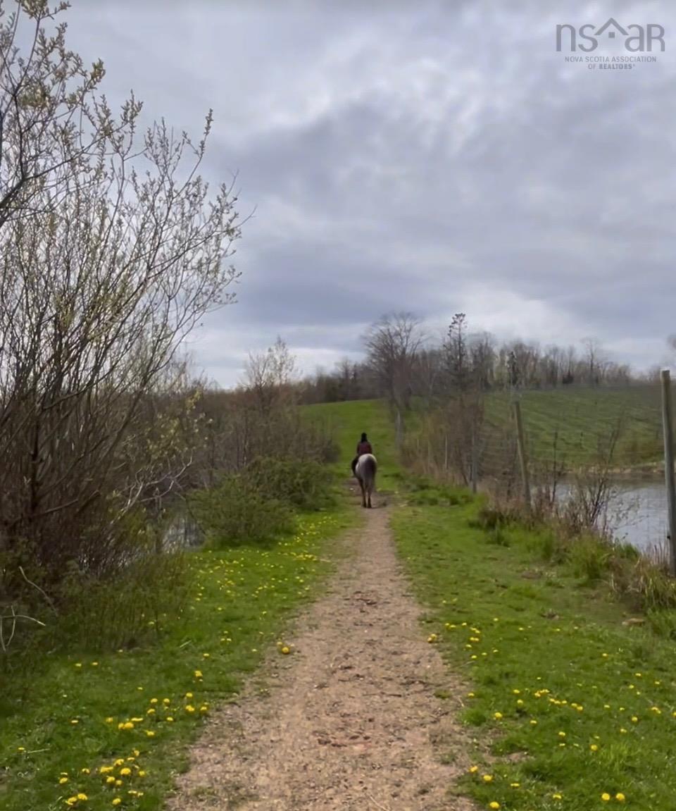 $1,080,000.00: 89 Basinview Road, Lockhartville