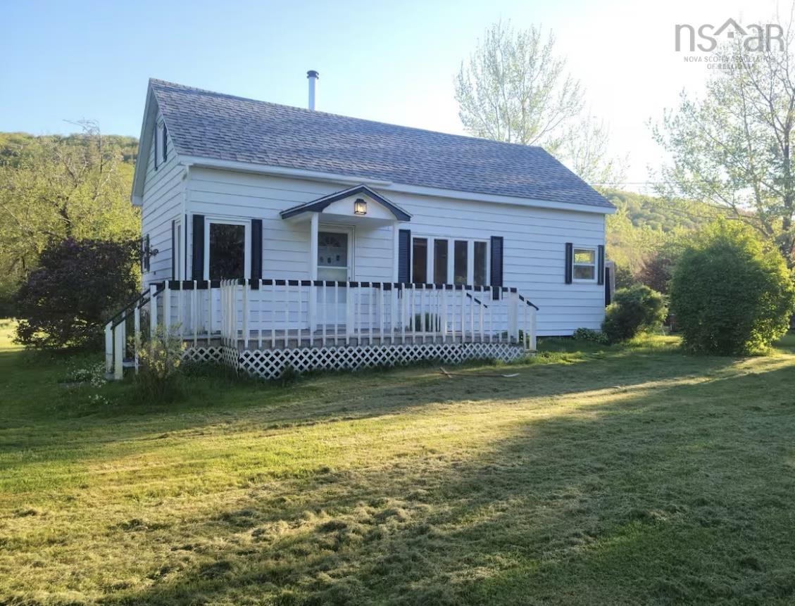$194,900.00: 16547 316 Highway, Country Harbour