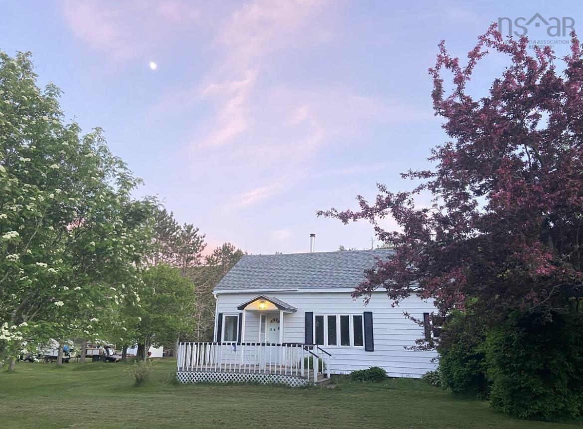 $194,900.00: 16547 316 Highway, Country Harbour