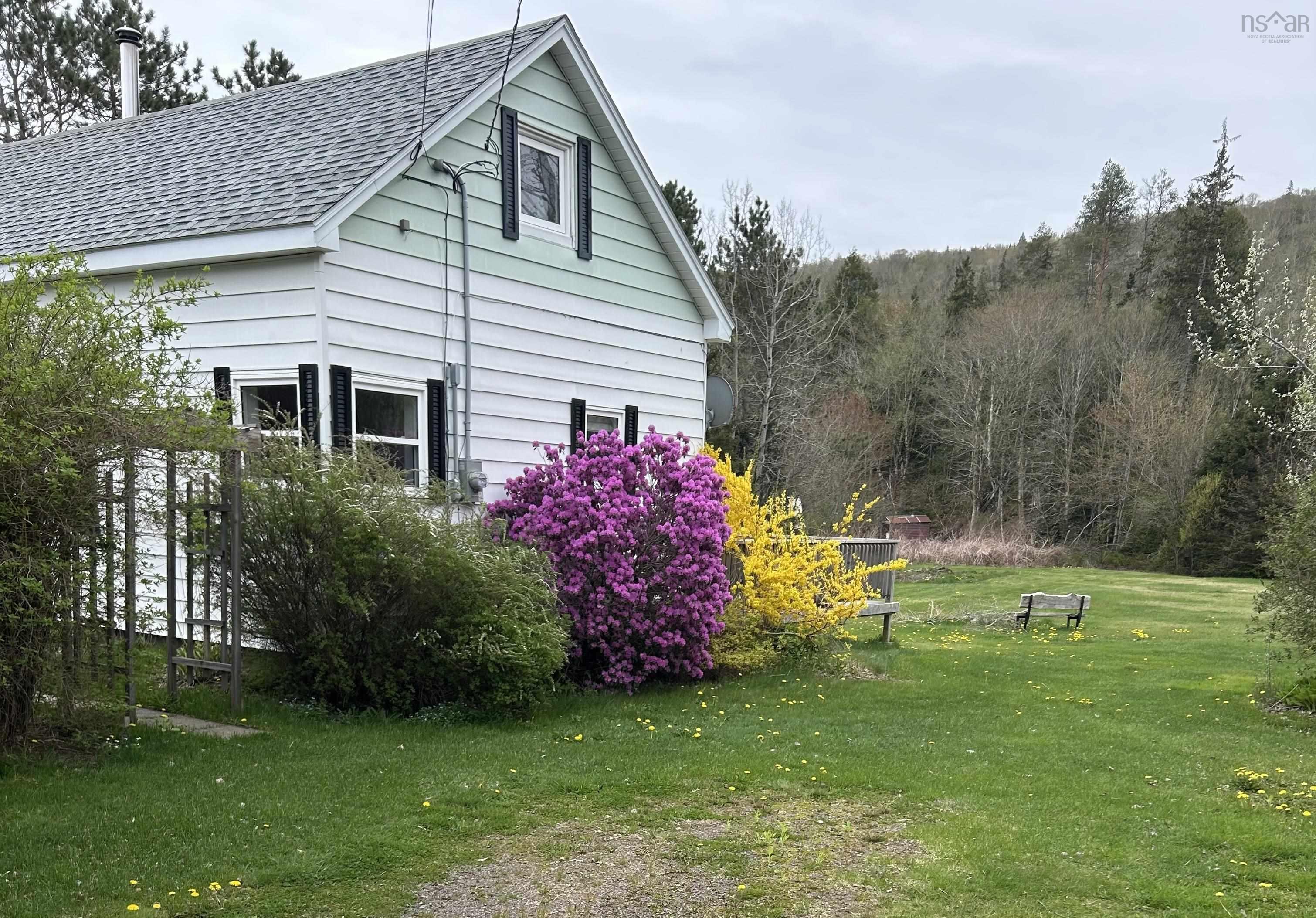 $194,900.00: 16547 316 Highway, Country Harbour