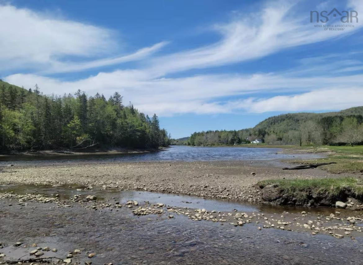 $194,900.00: 16547 316 Highway, Country Harbour