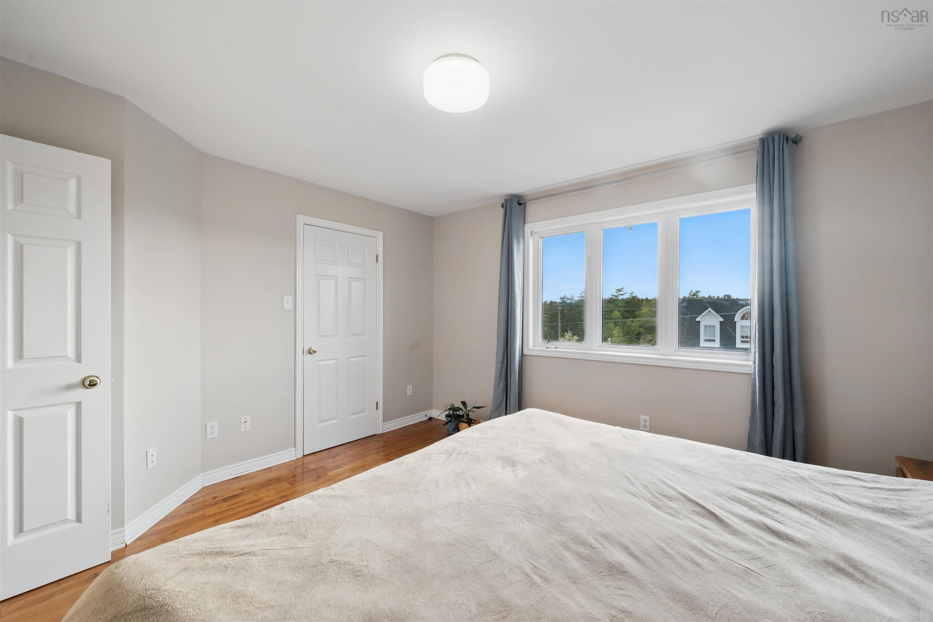 $549,900.00: 25 Brookshire Court, Bedford