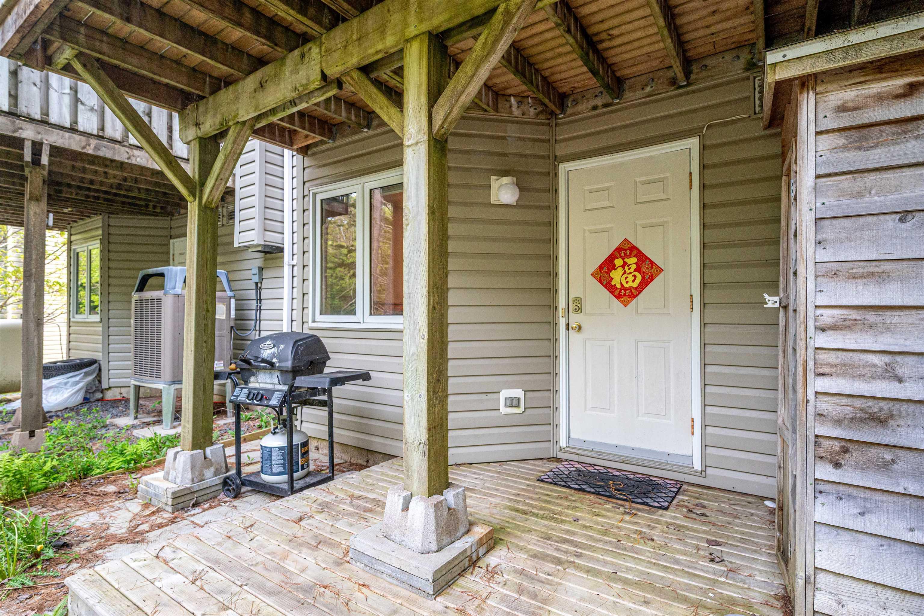 $549,900.00: 25 Brookshire Court, Bedford