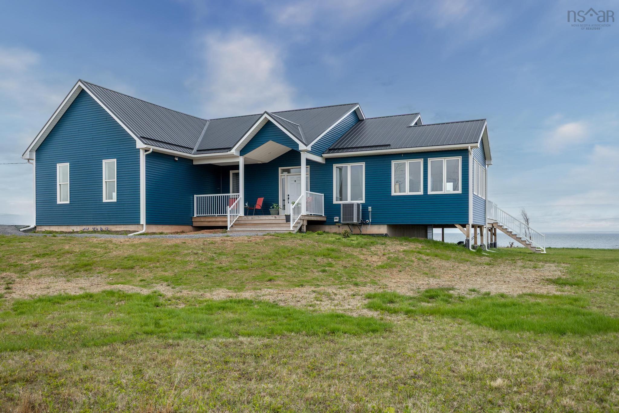 $895,900.00: 763 Shore Road, Waterside
