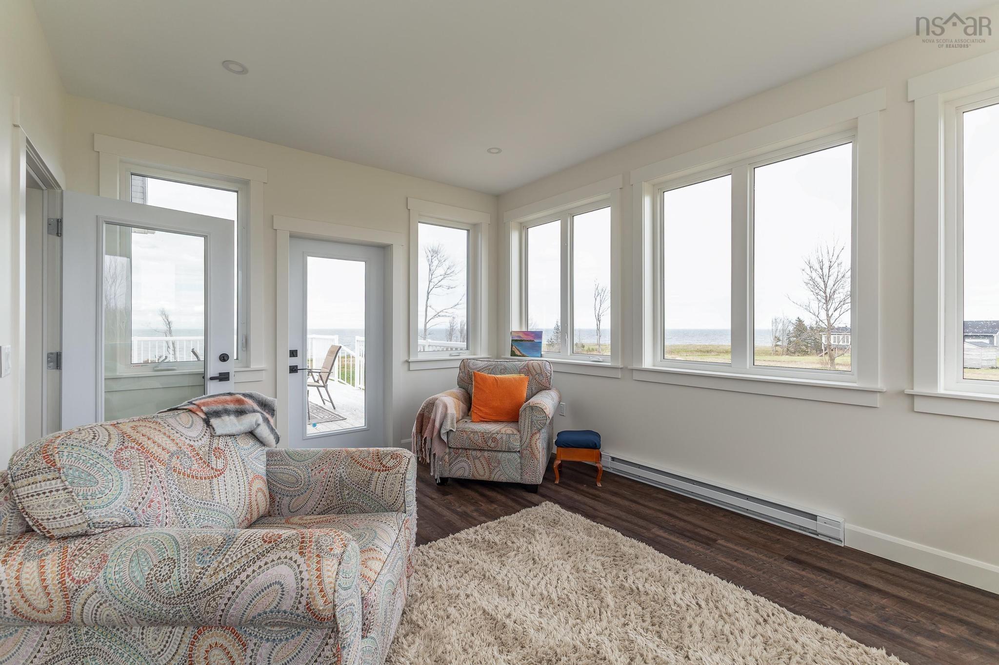 $895,900.00: 763 Shore Road, Waterside