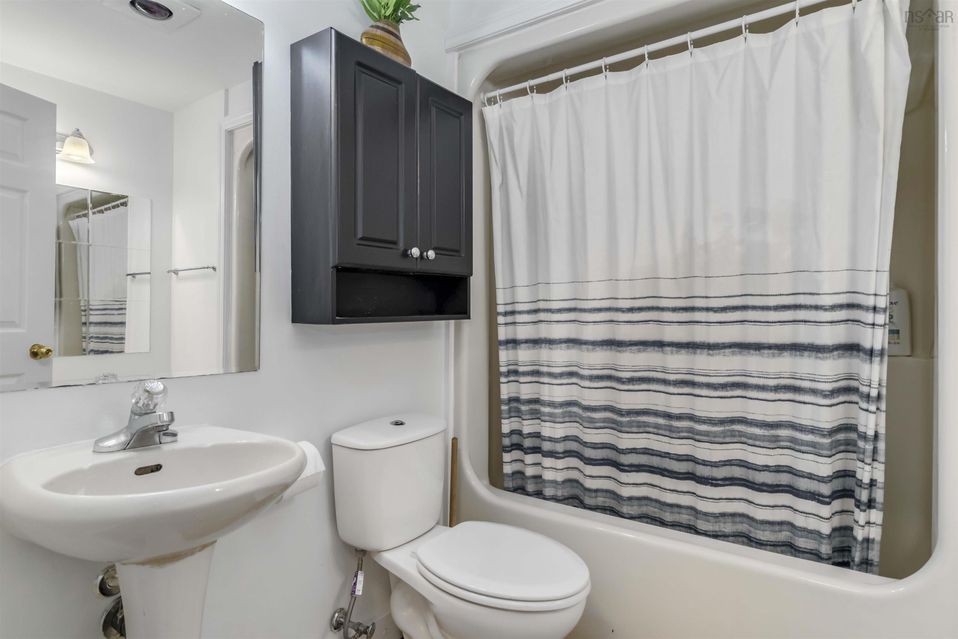 $399,900.00: 32 Thorncrest Court, Eastern Passage