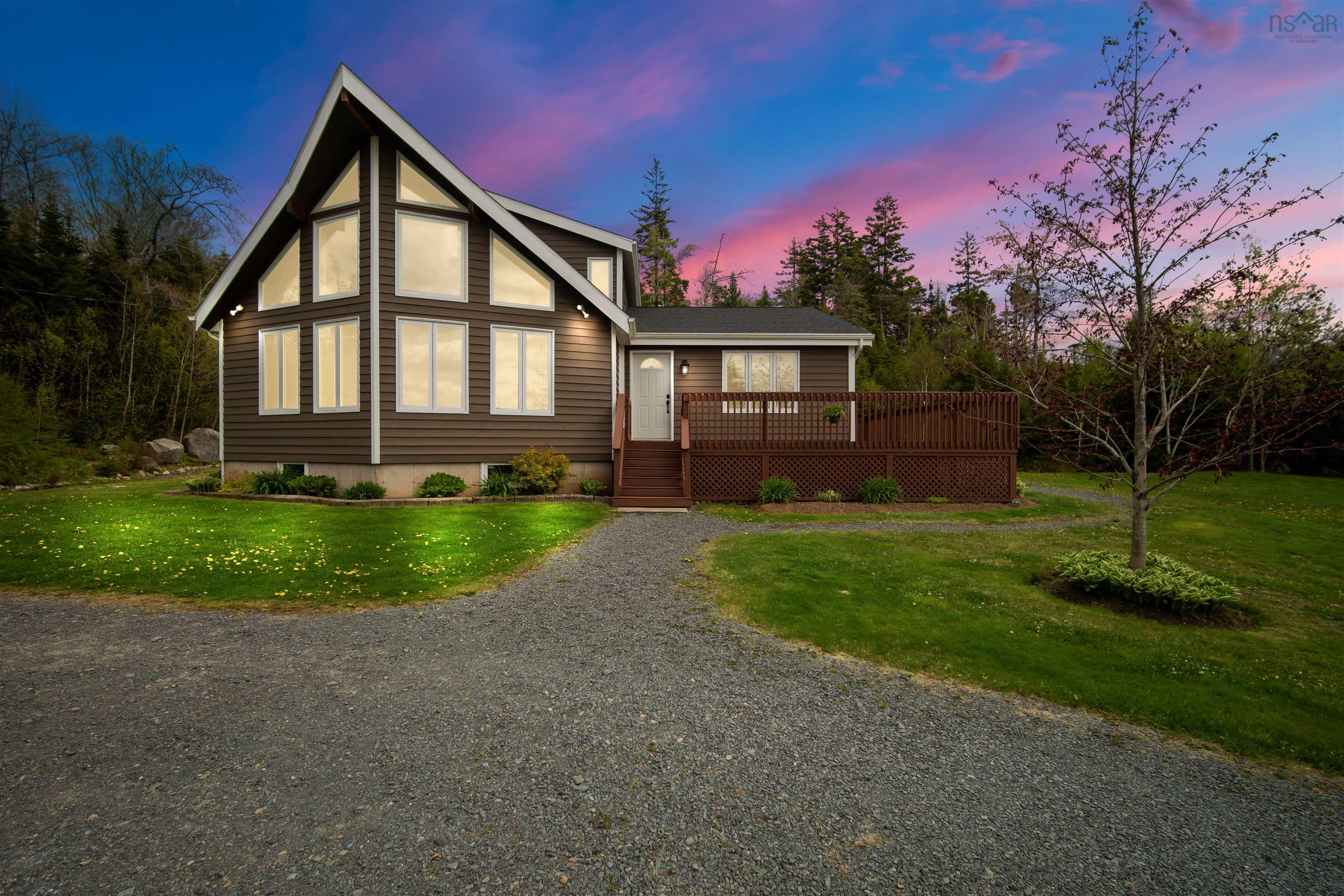 $649,900.00: 16 Forest Glade Drive, Hatchet Lake