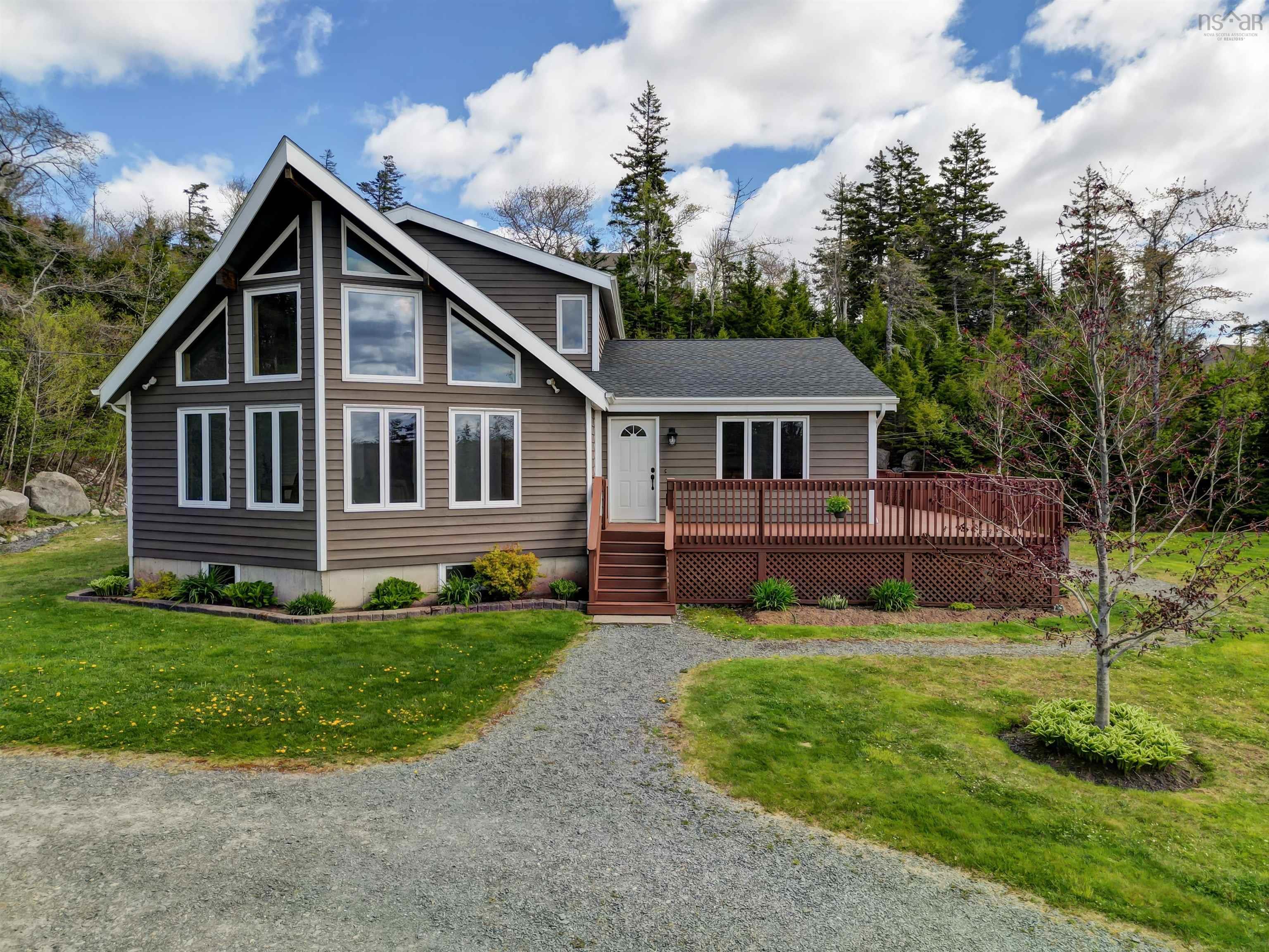 $649,900.00: 16 Forest Glade Drive, Hatchet Lake
