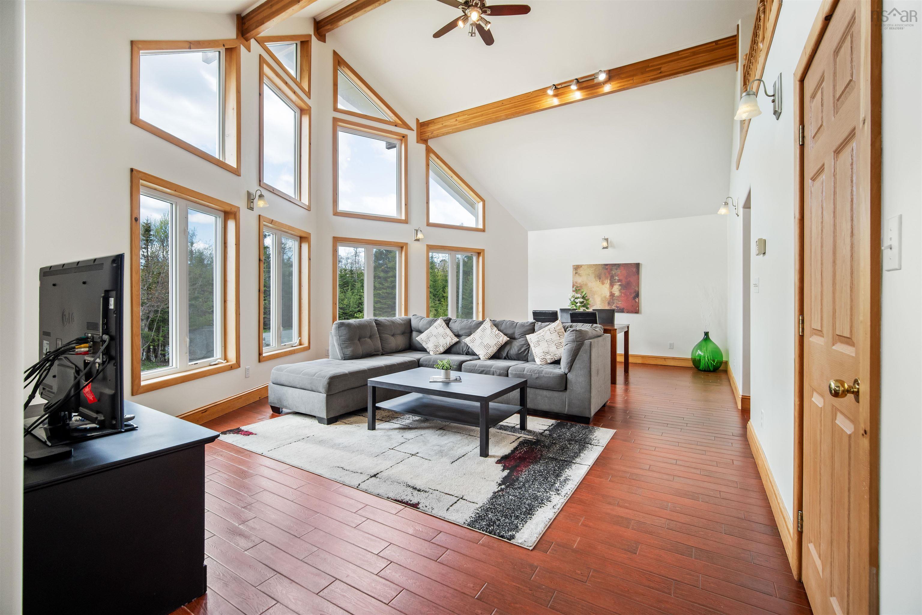 $649,900.00: 16 Forest Glade Drive, Hatchet Lake