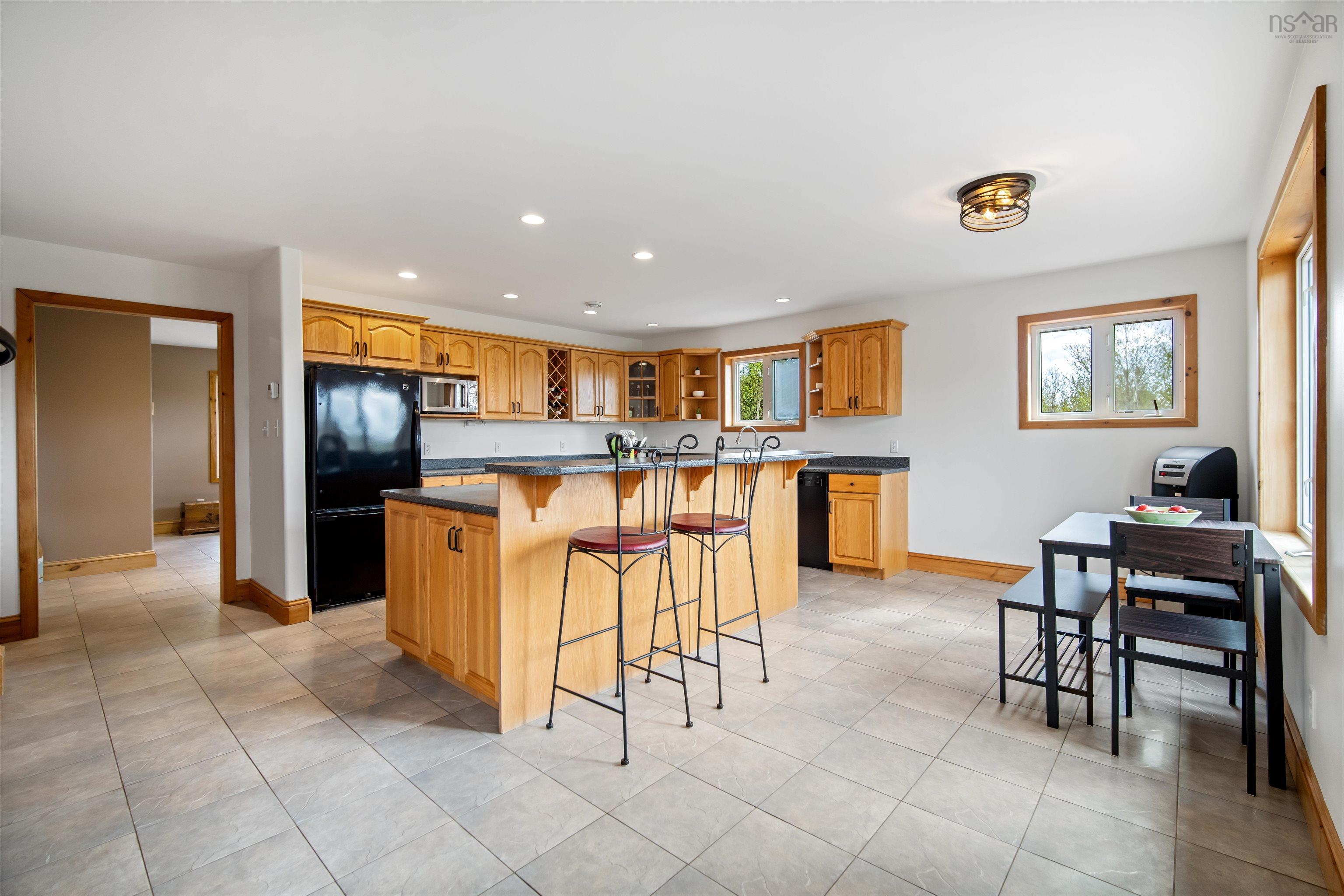 $649,900.00: 16 Forest Glade Drive, Hatchet Lake