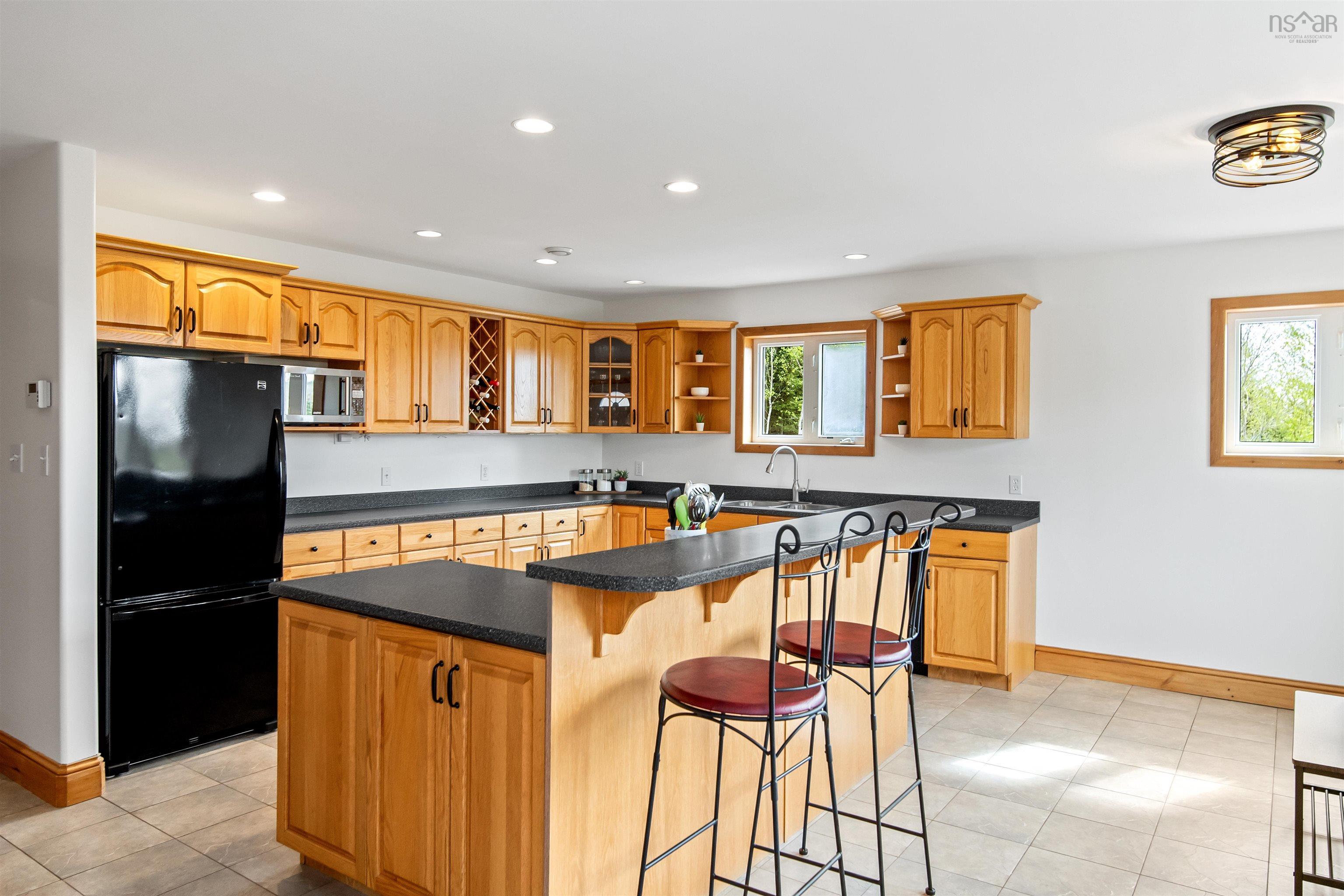 $649,900.00: 16 Forest Glade Drive, Hatchet Lake