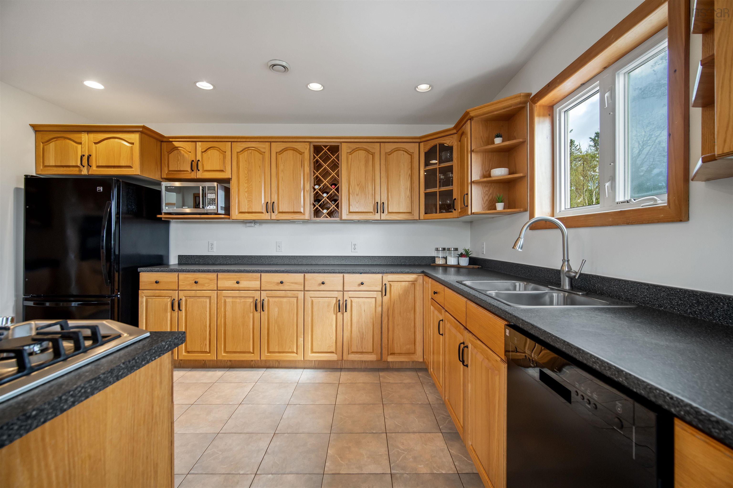 $649,900.00: 16 Forest Glade Drive, Hatchet Lake