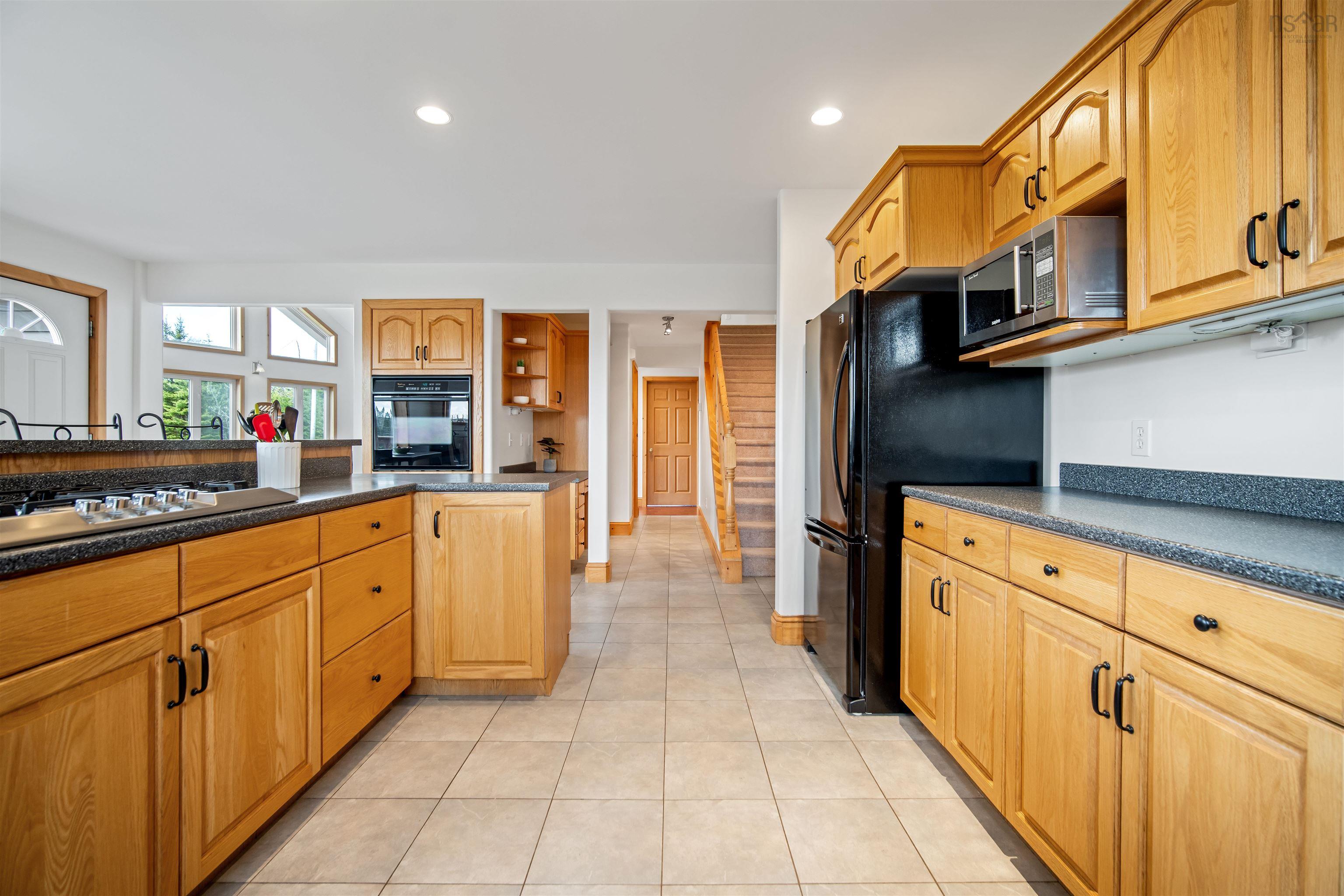 $649,900.00: 16 Forest Glade Drive, Hatchet Lake