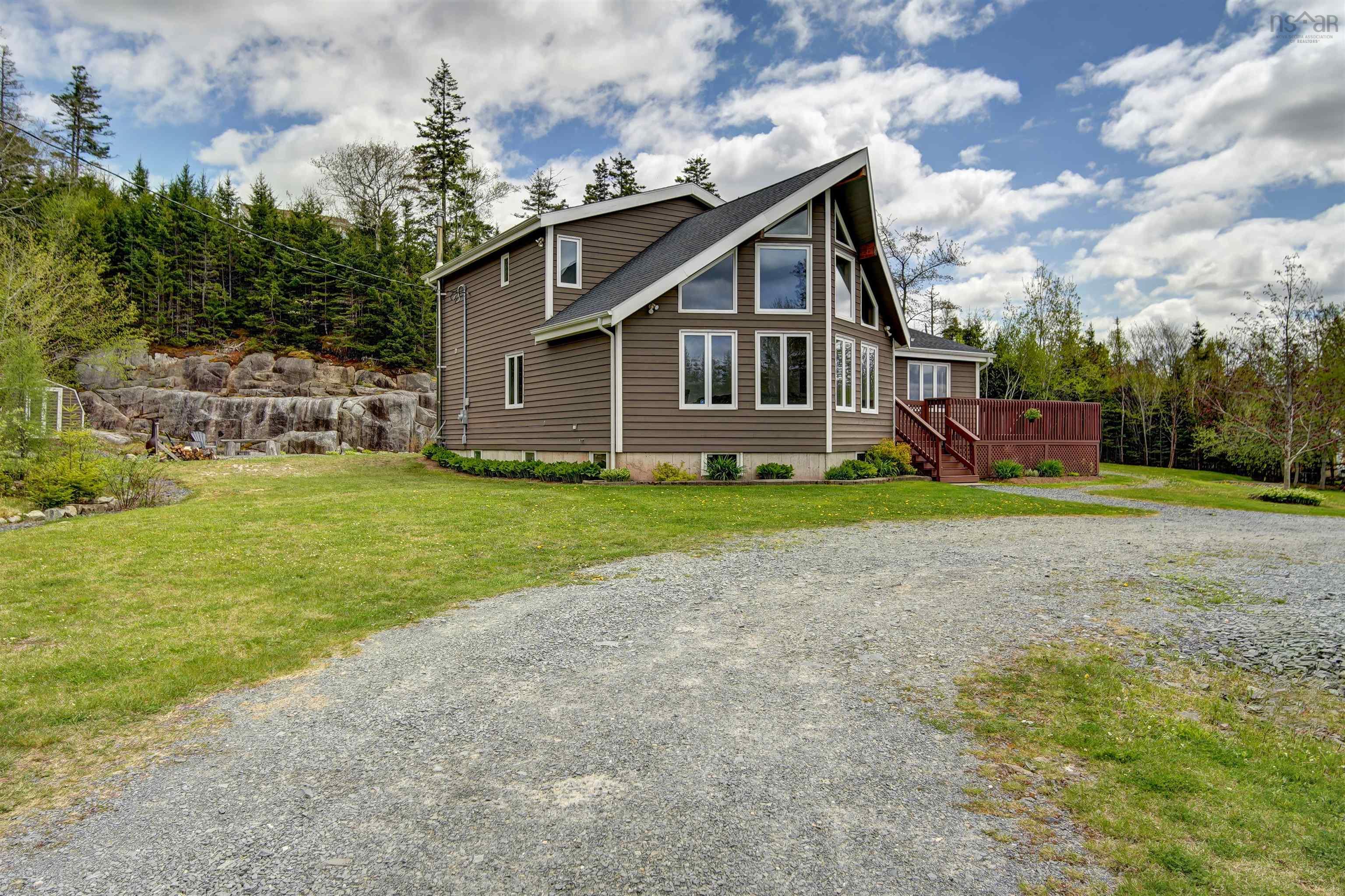 $649,900.00: 16 Forest Glade Drive, Hatchet Lake