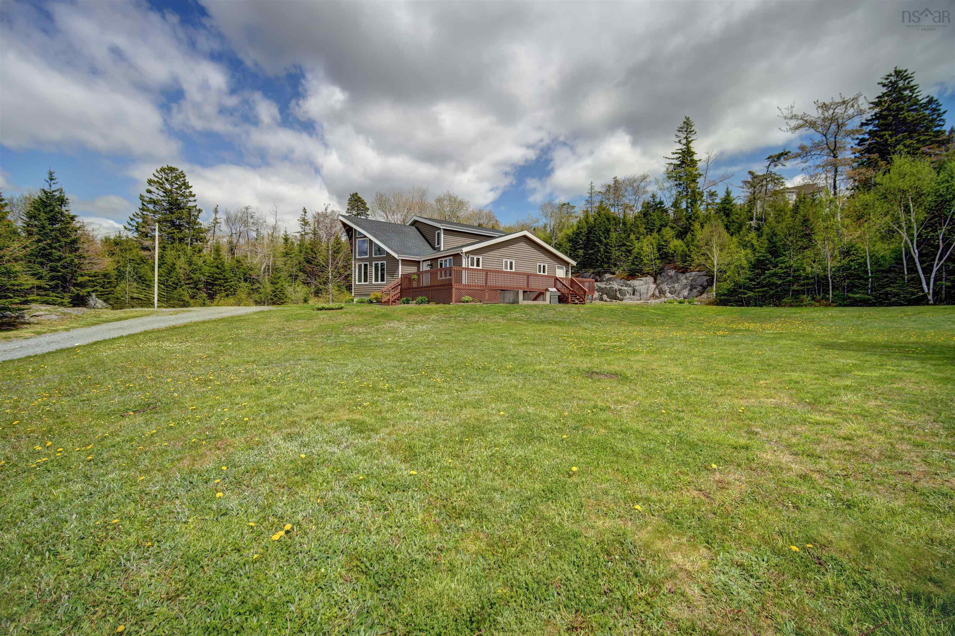 $649,900.00: 16 Forest Glade Drive, Hatchet Lake